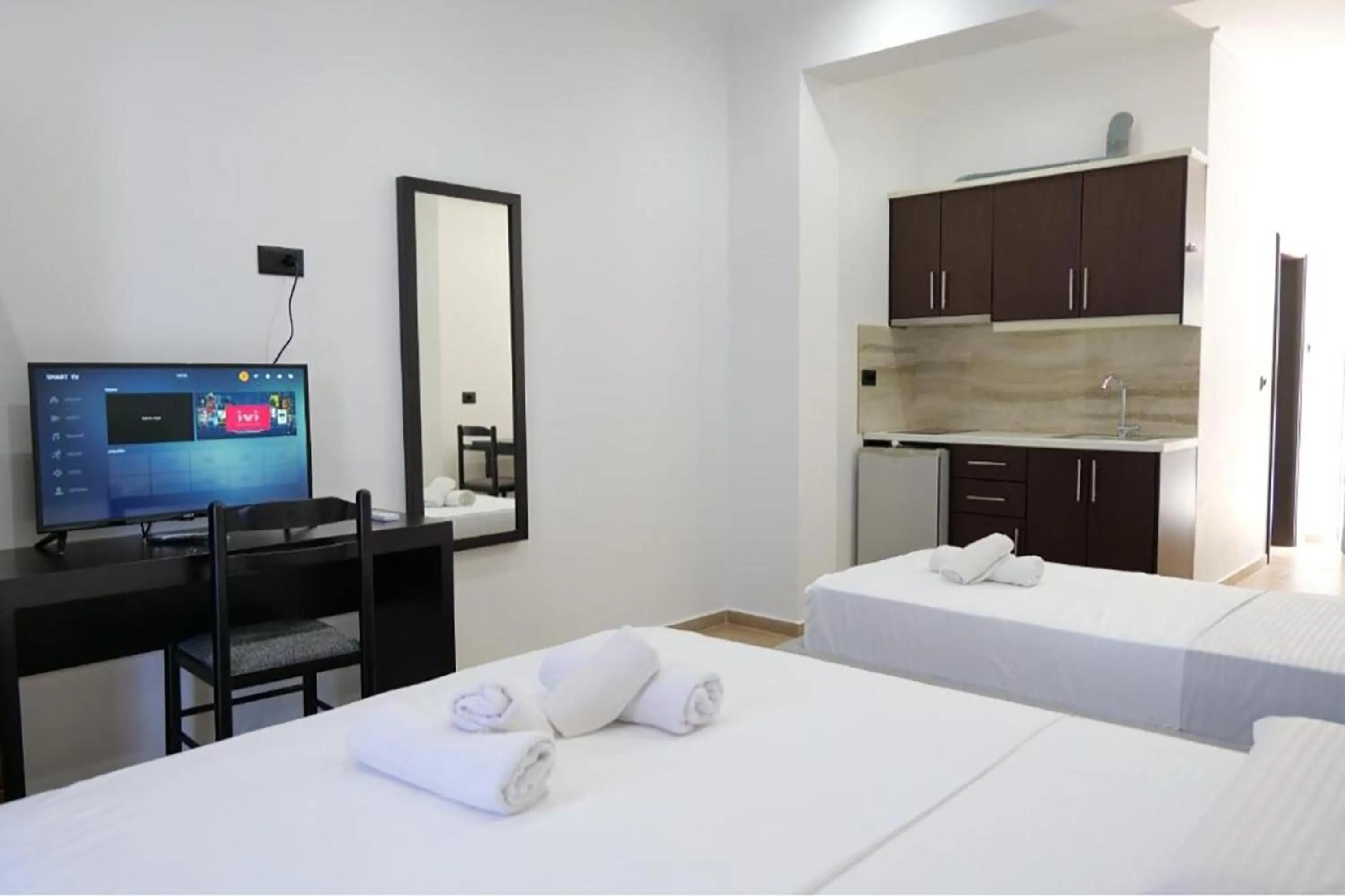 TV and multimedia, Bed in Lux Apartments