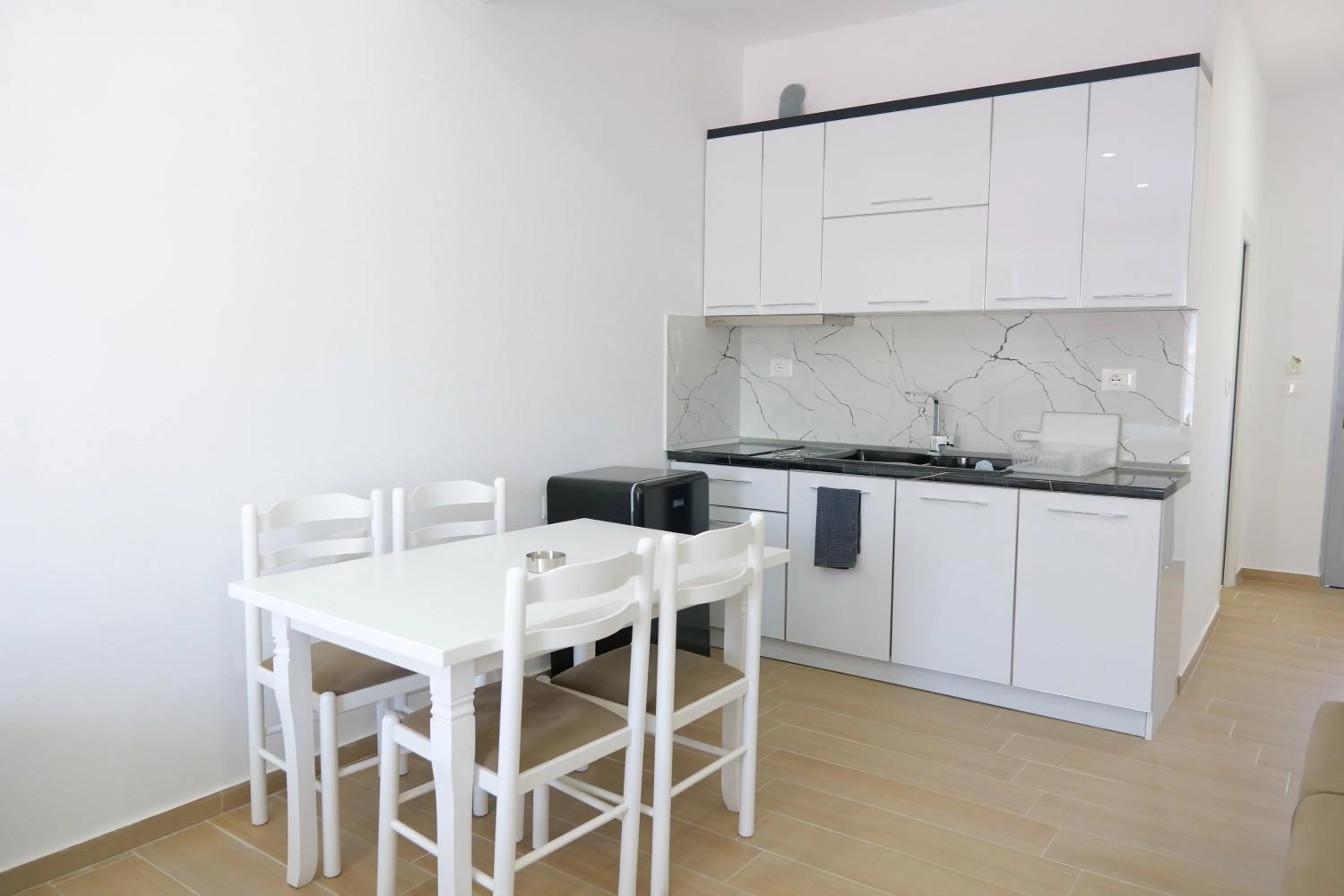 Kitchen or kitchenette in Lux Apartments