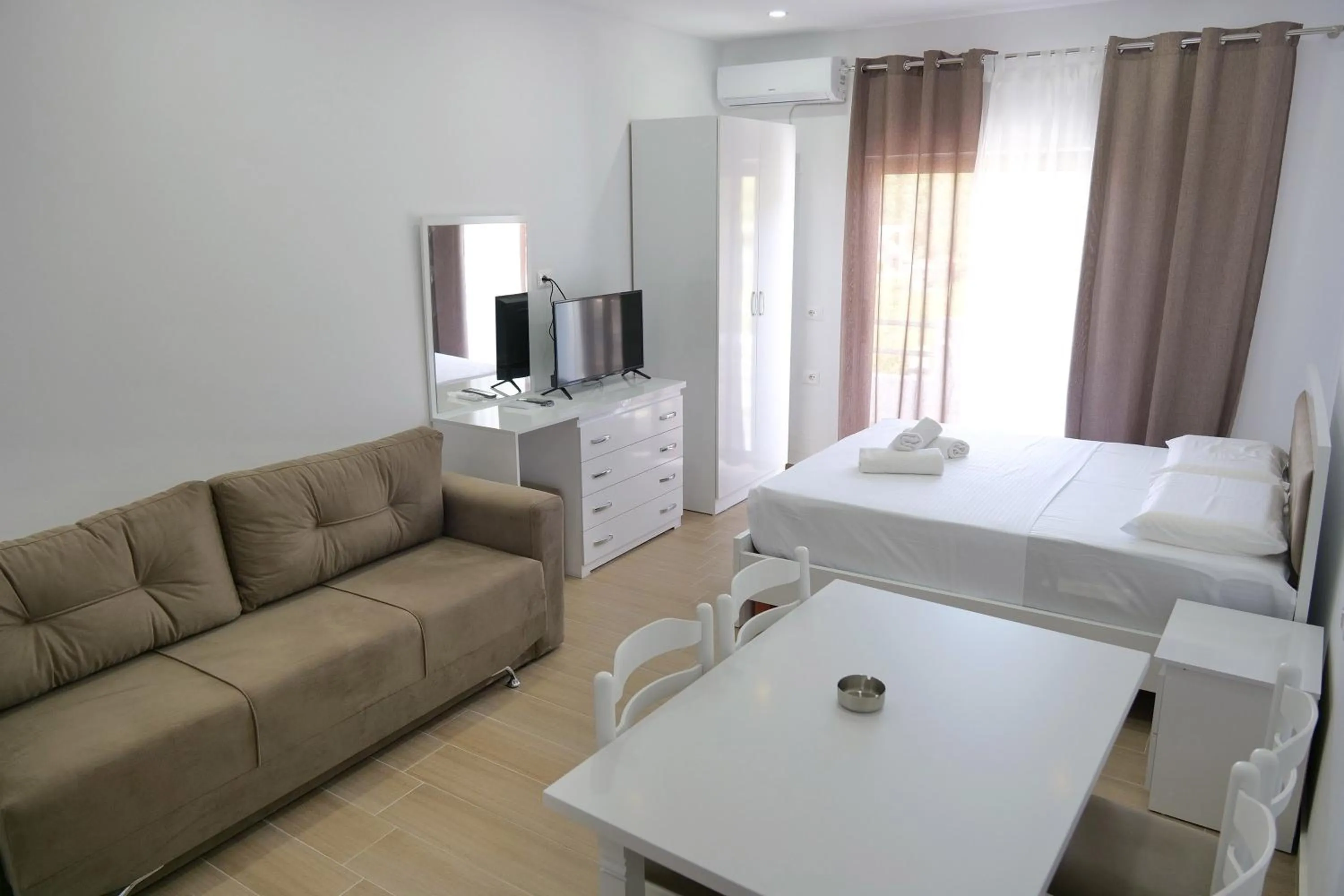 Seating area, Bed in Lux Apartments