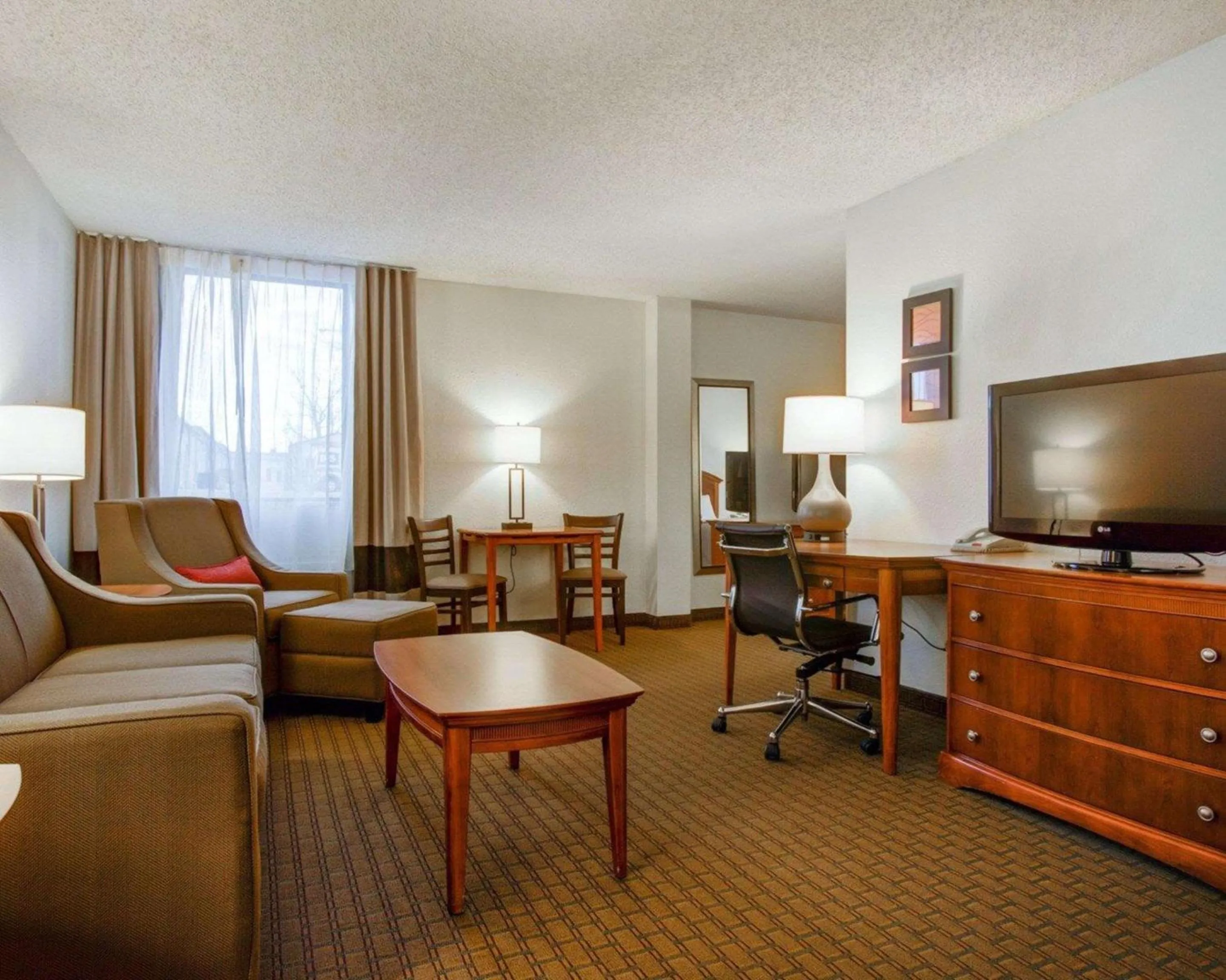 Photo of the whole room, Seating Area in Hotel Muskogee