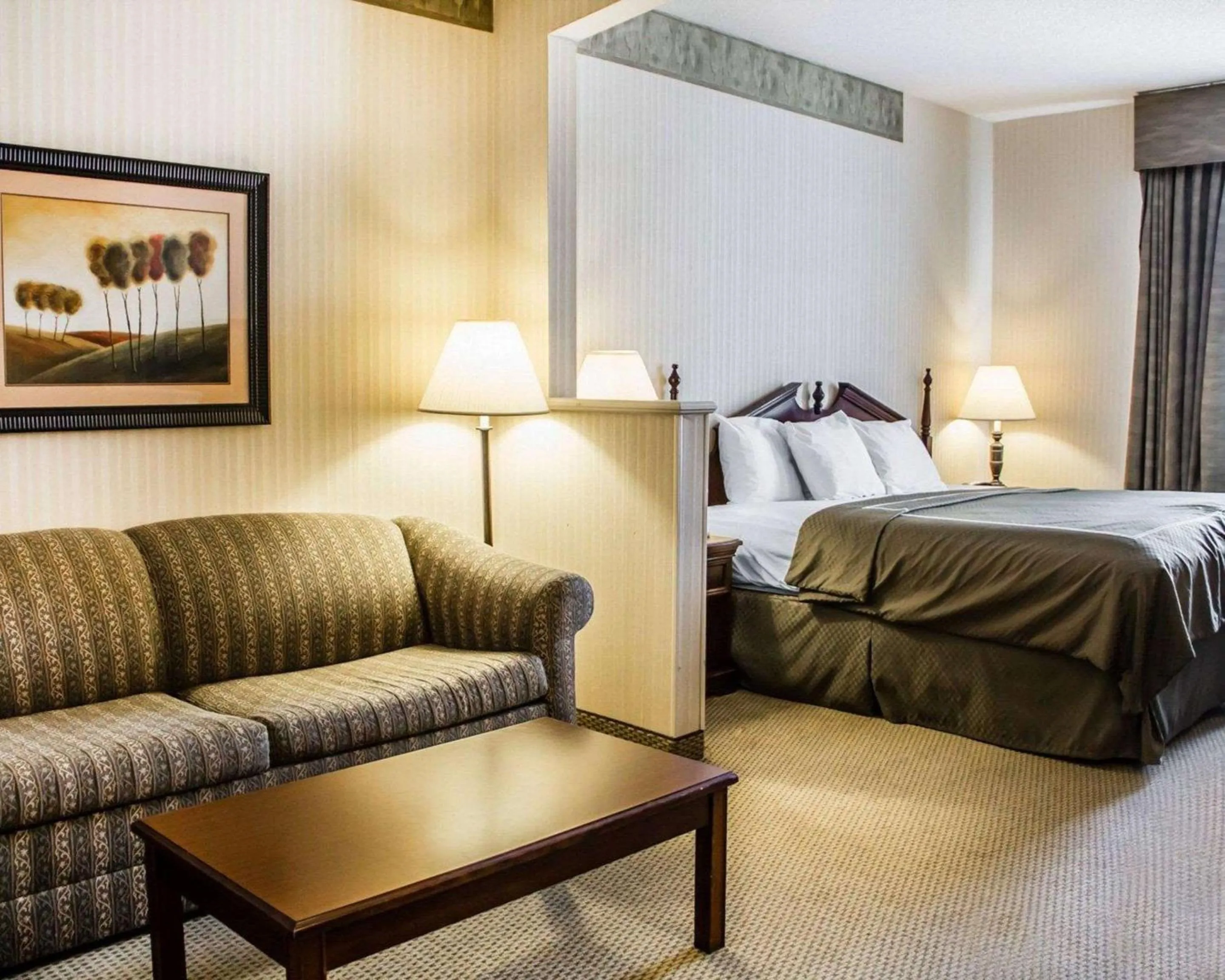 Bedroom, Bed in Comfort Suites McAlester