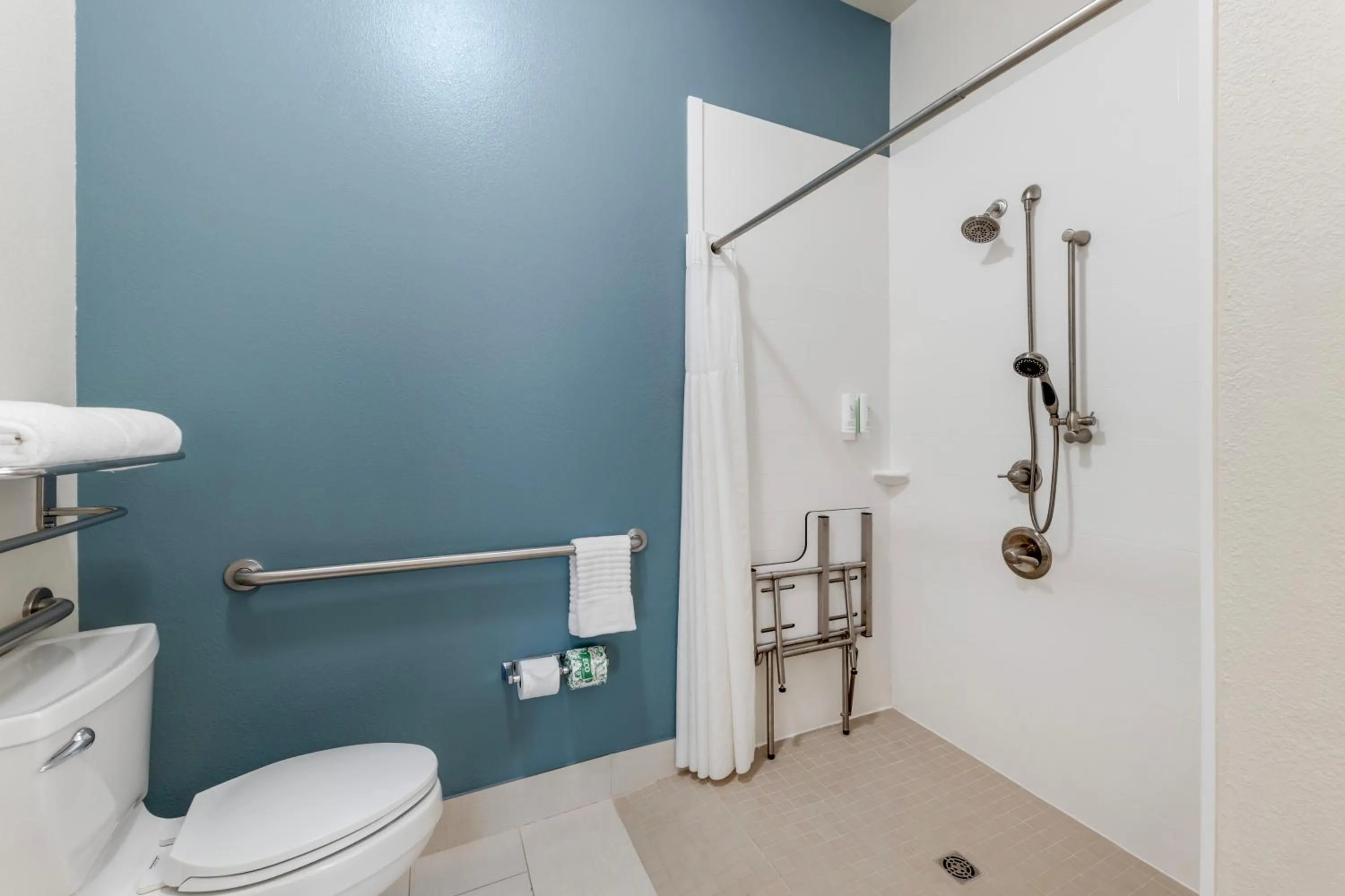 Shower in Sleep Inn & Suites Norman near University