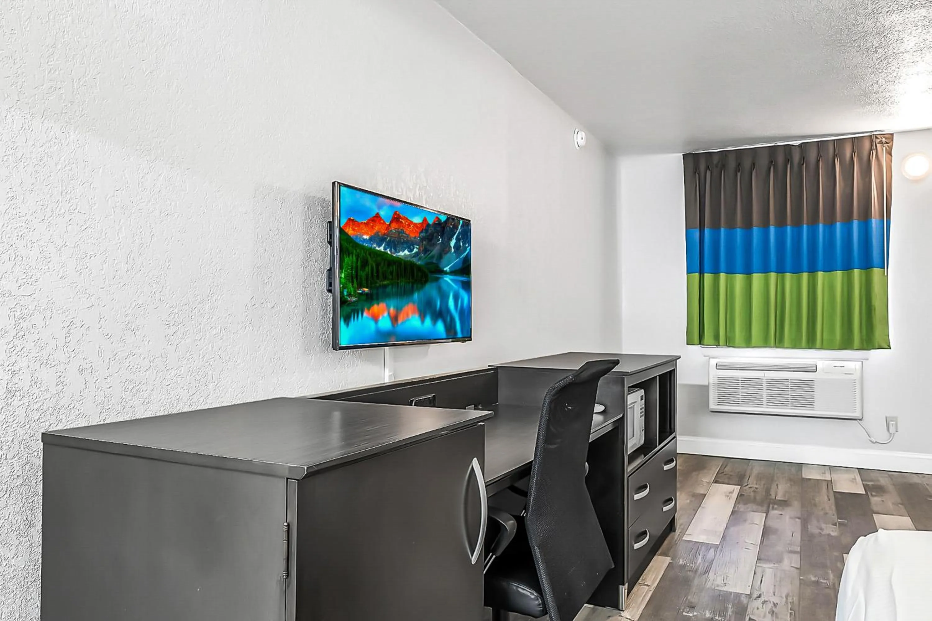 TV and multimedia in SureStay Hotel by Best Western Oklahoma City West