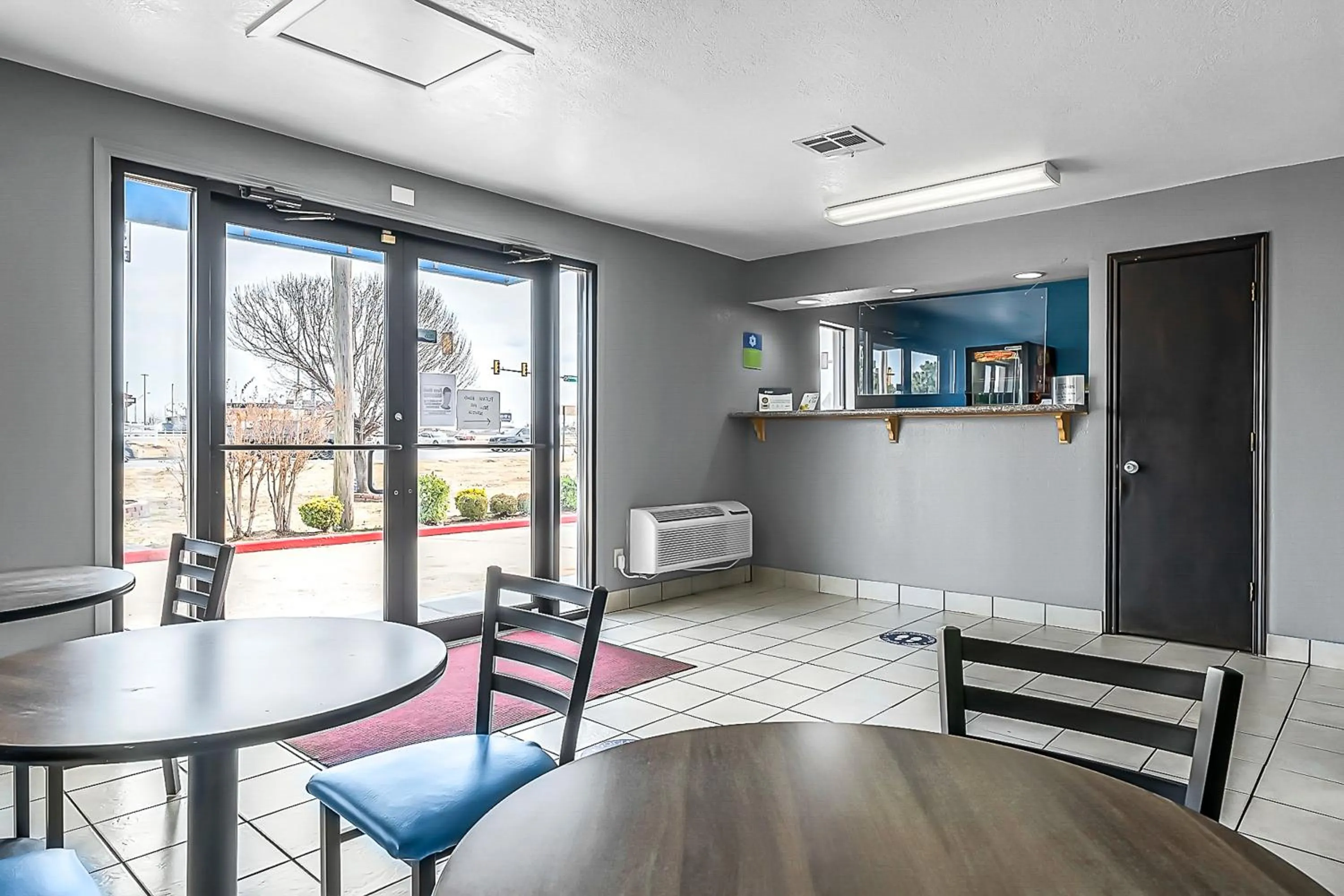 Lobby or reception in SureStay Hotel by Best Western Oklahoma City West