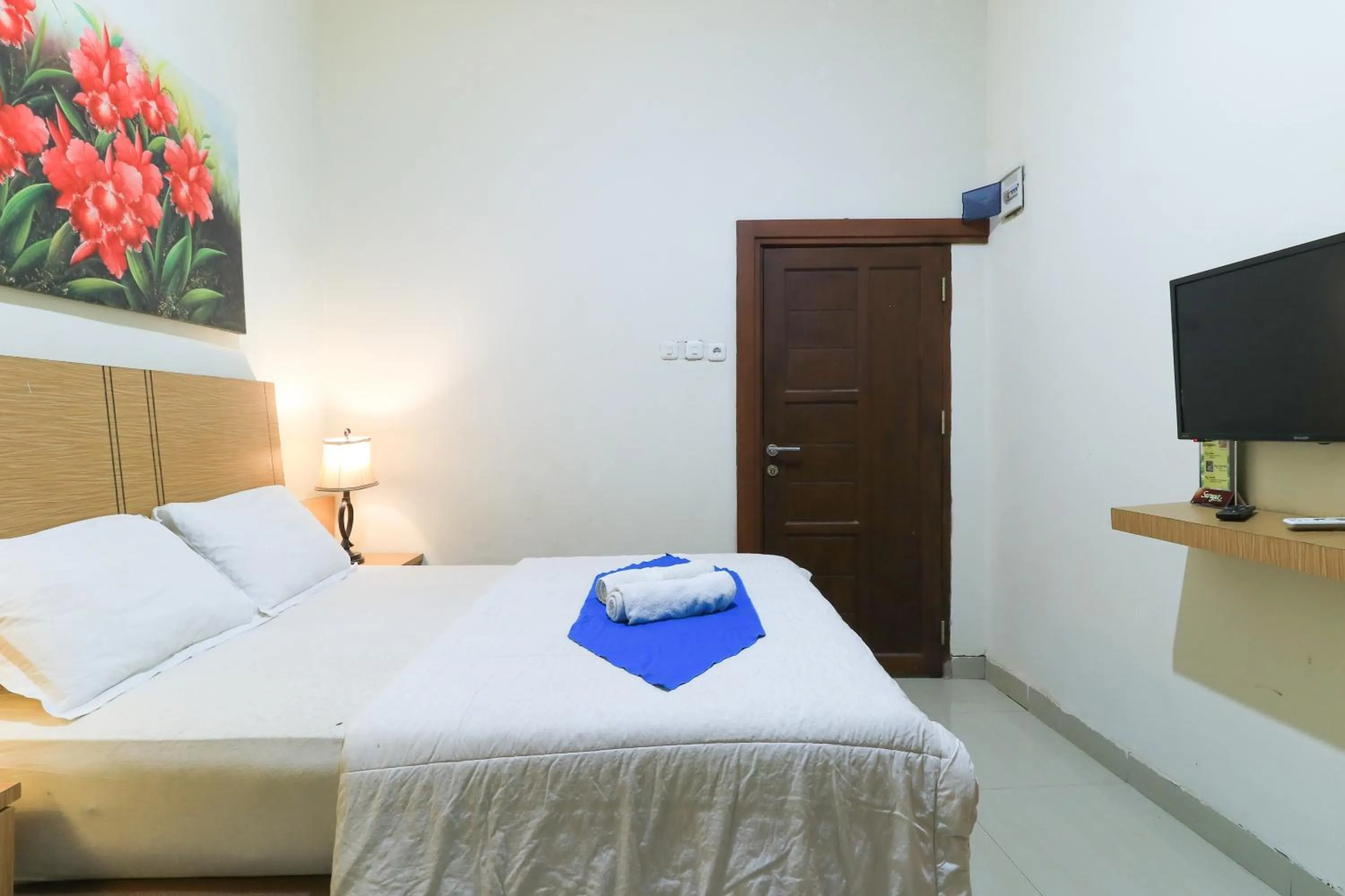 Bedroom, Bed in Labuana Homestay and Cafe Garden Makassar