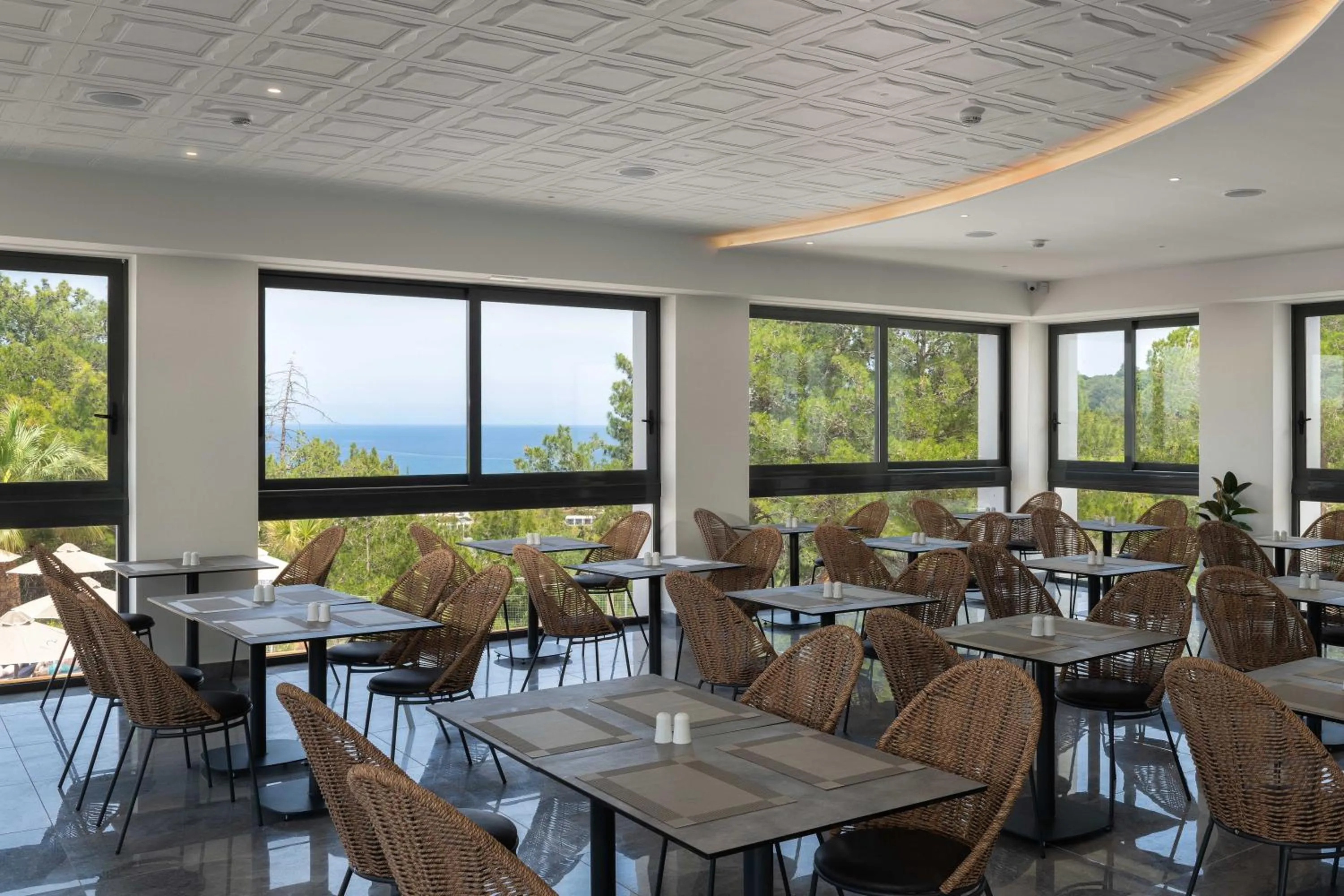 Restaurant/places to eat in Atalanti Boutique Hotel - Adults Only