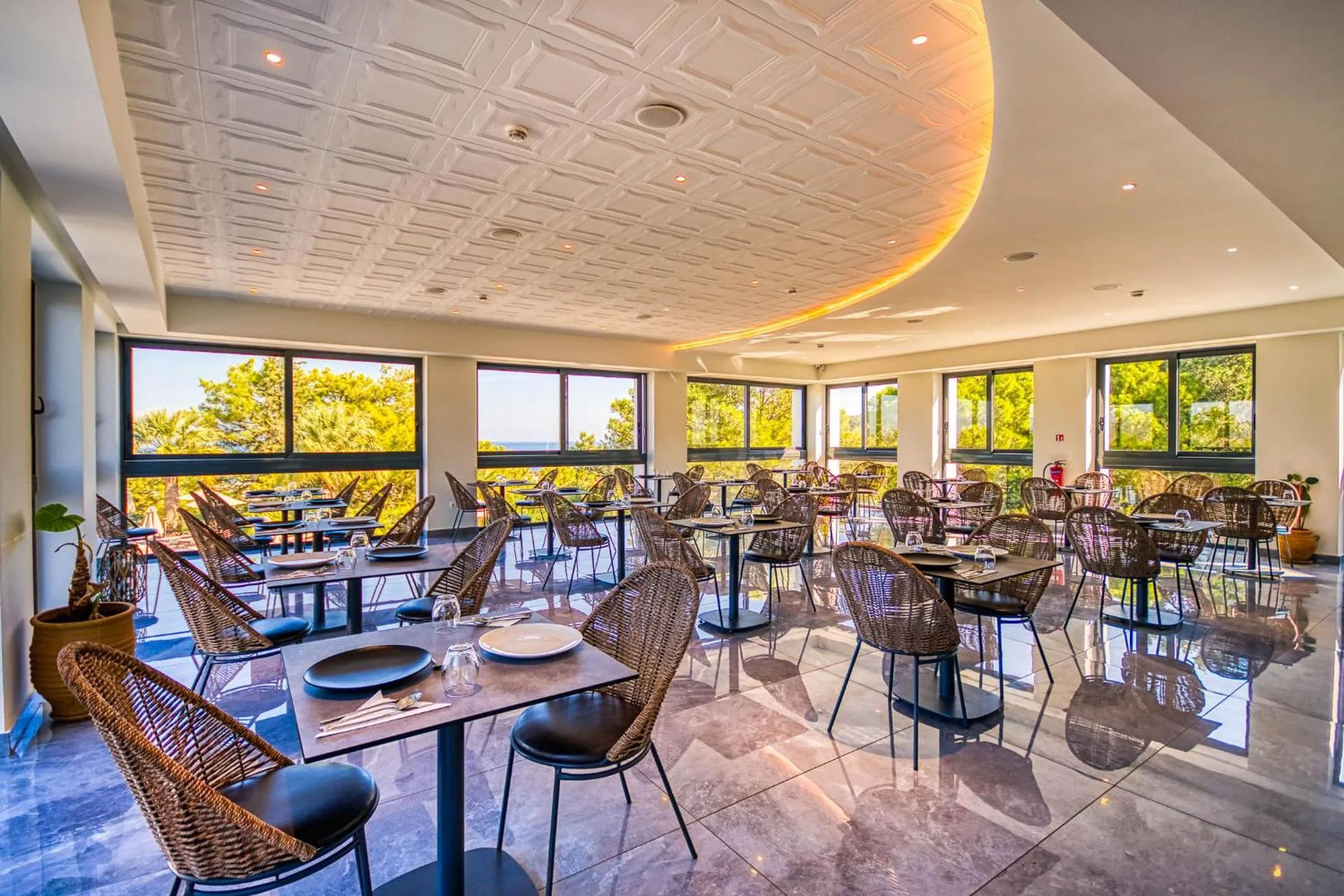 Restaurant/places to eat in Atalanti Boutique Hotel - Adults Only