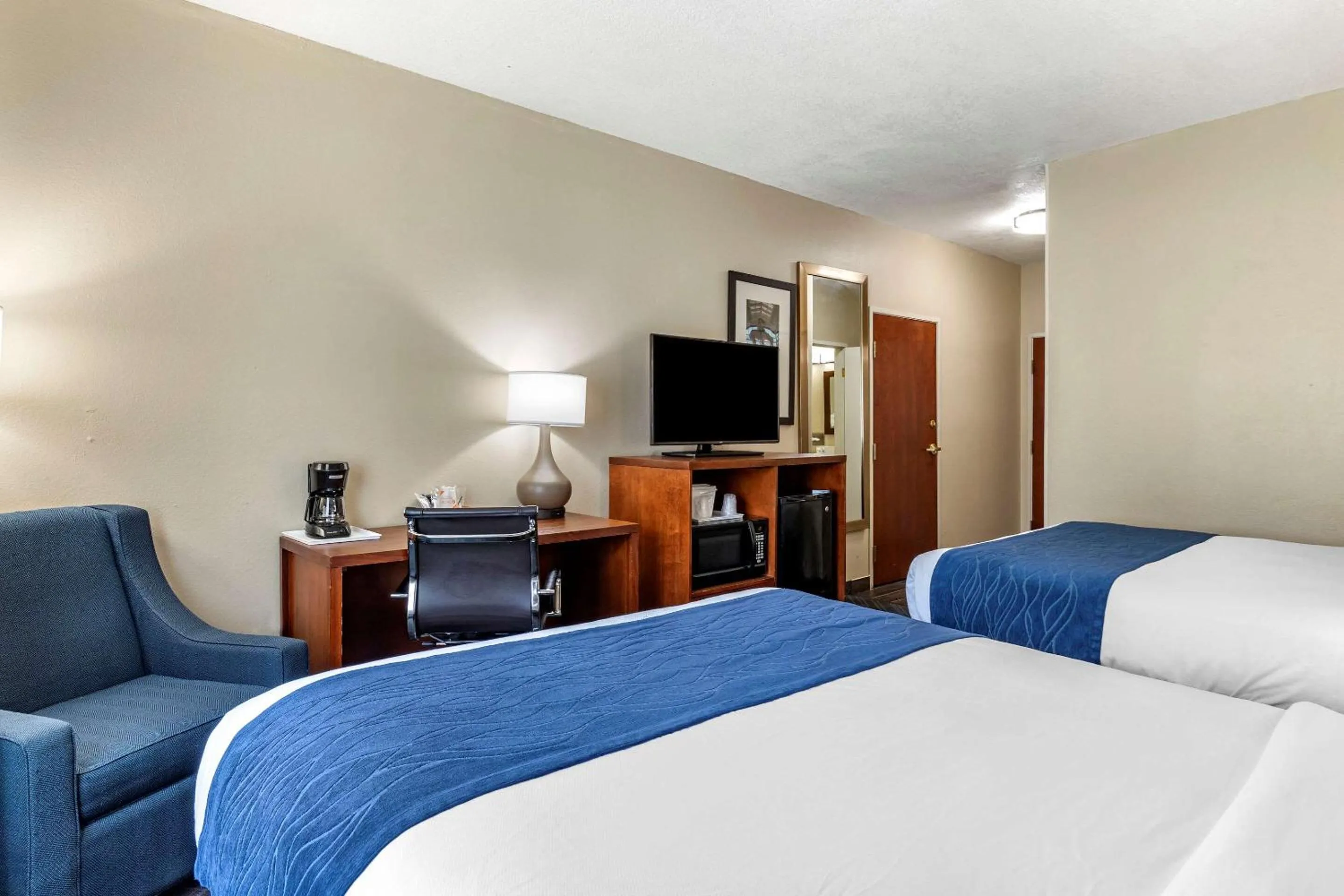 Photo of the whole room, Bed in Comfort Inn Oklahoma City South - I-240