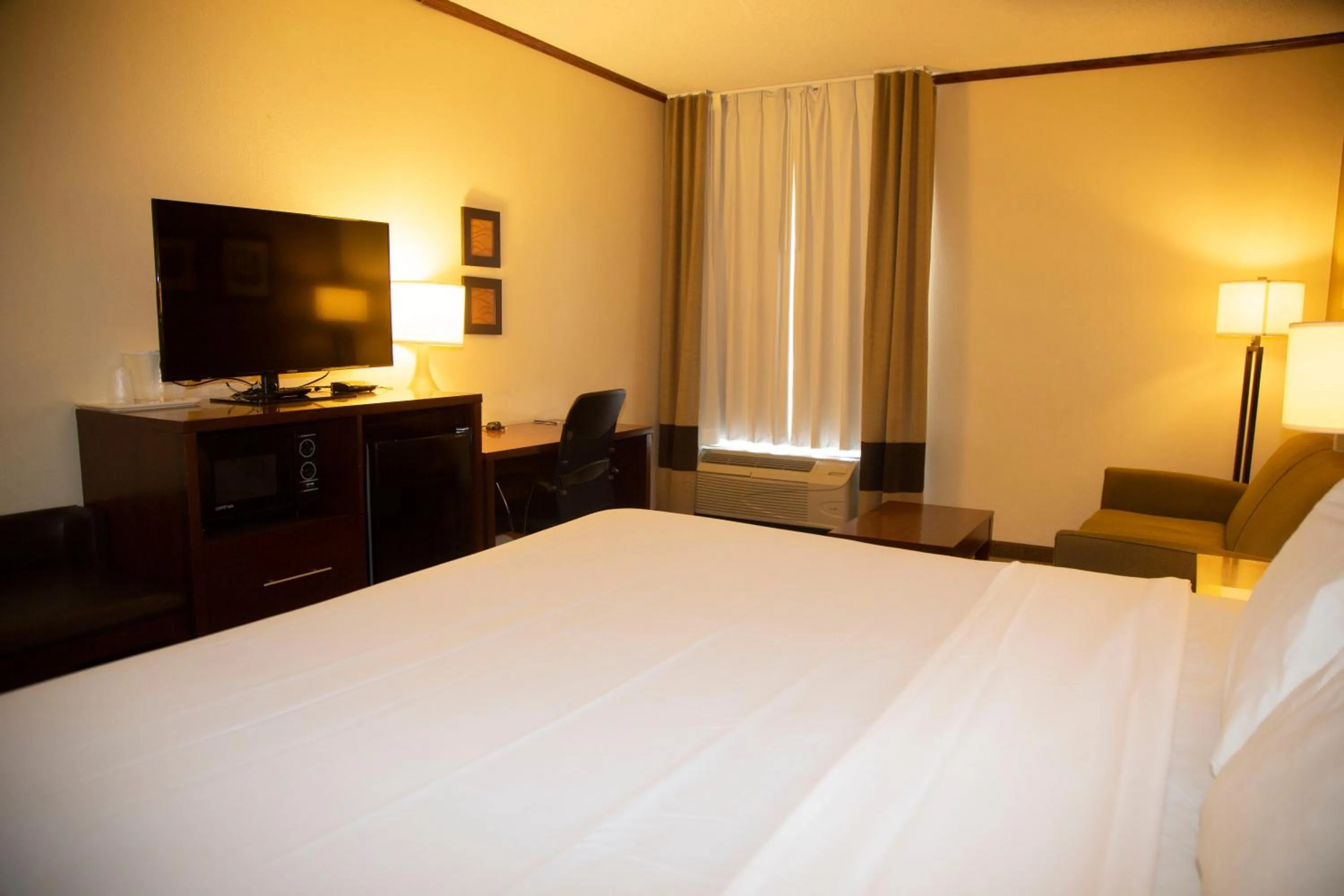 Bedroom, Bed in Ardmore Inn & Suites Ardmore