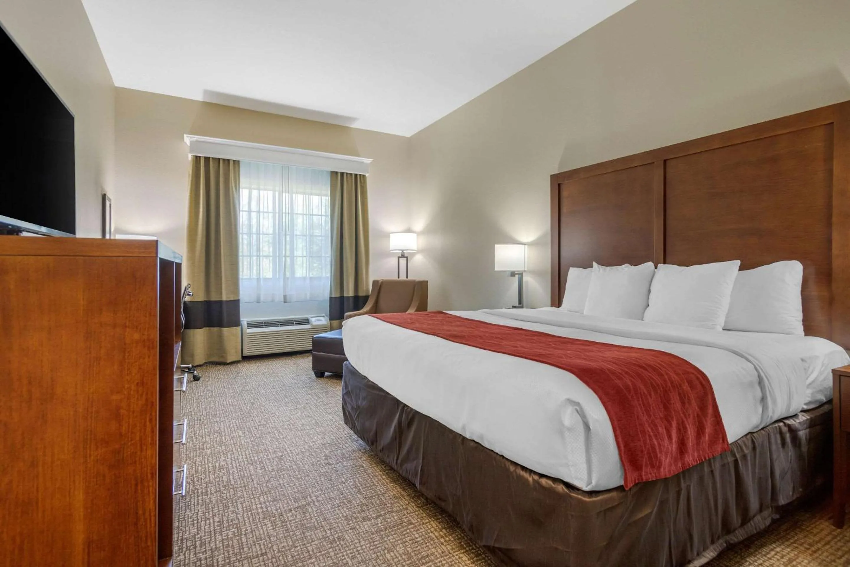 Bedroom, Bed in Comfort Inn & Suites Glenpool