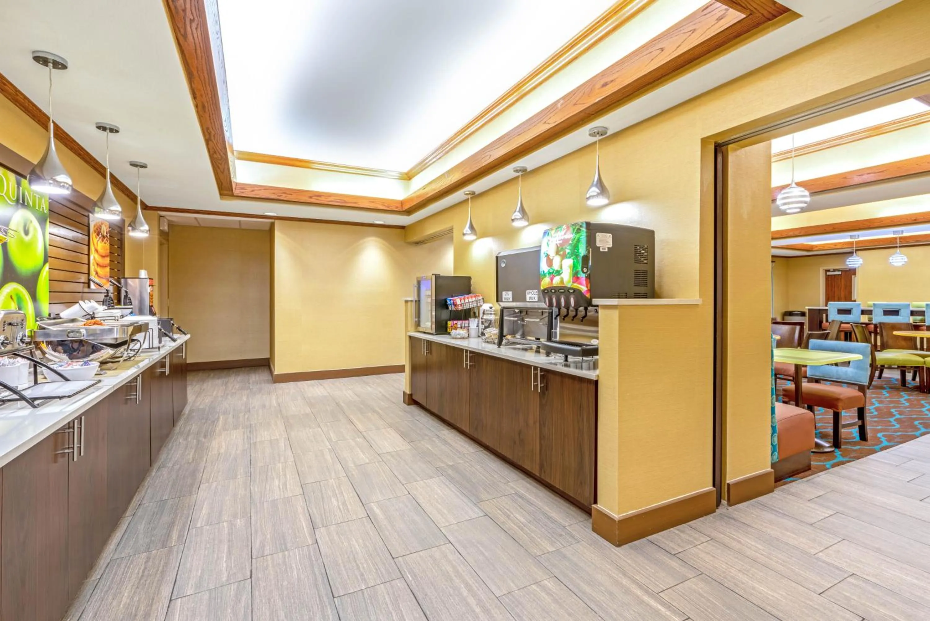 Breakfast in La Quinta by Wyndham Midwest City - Tinker AFB