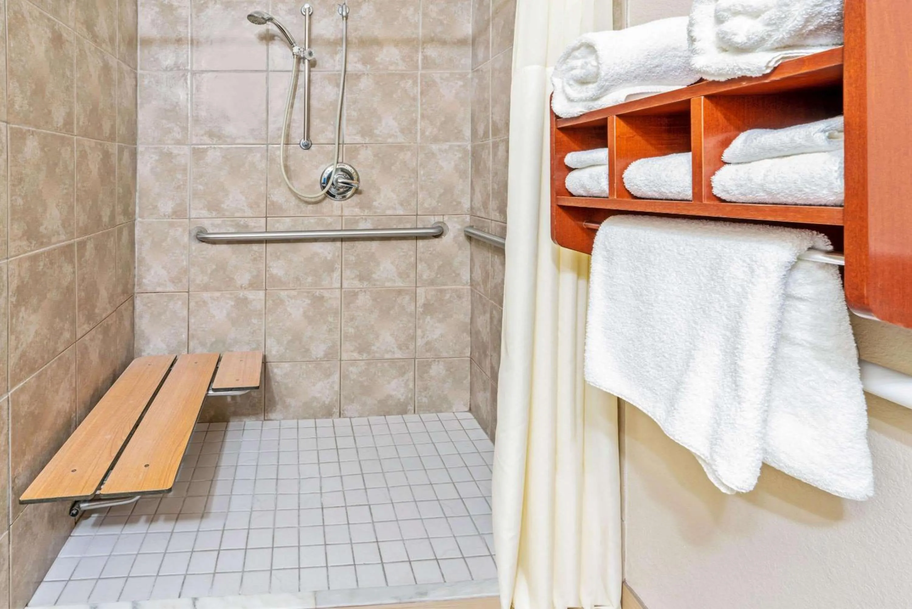Shower in La Quinta by Wyndham Midwest City - Tinker AFB