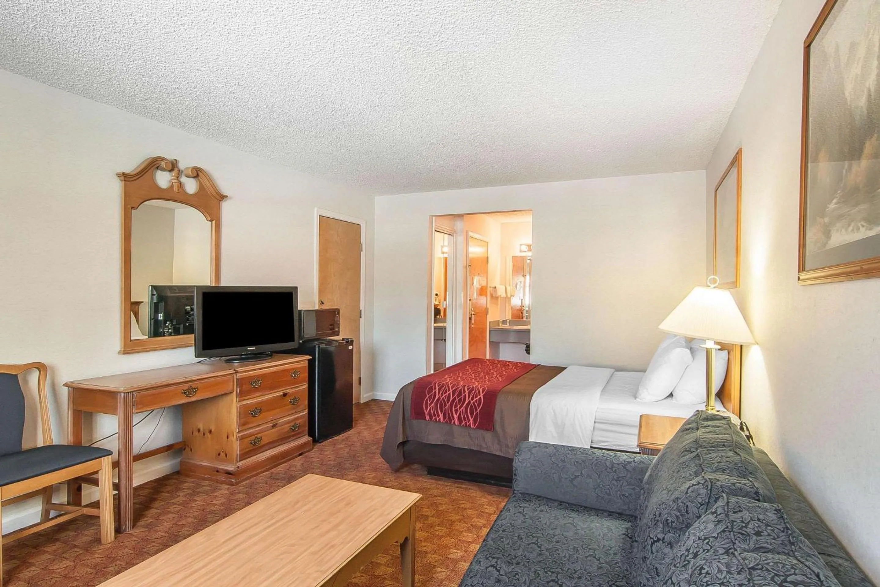 Photo of the whole room, Bed in Quality Inn