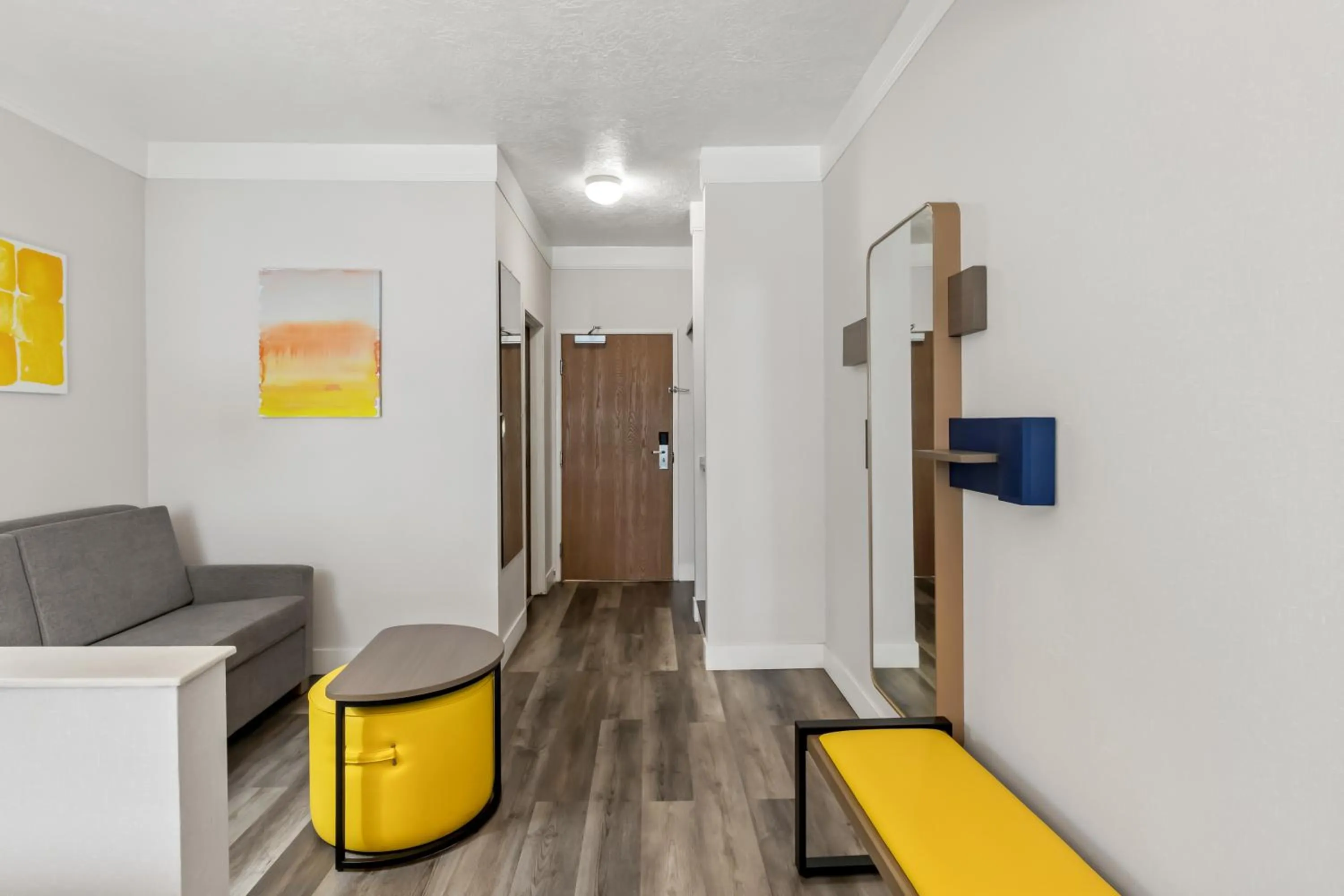 Seating area in Comfort Suites Clackamas