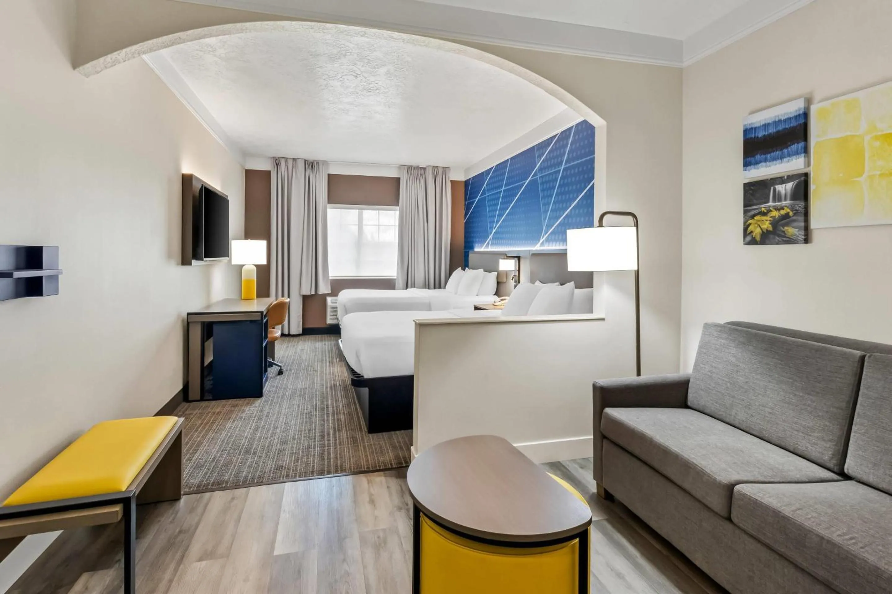 Bedroom in Comfort Suites Clackamas