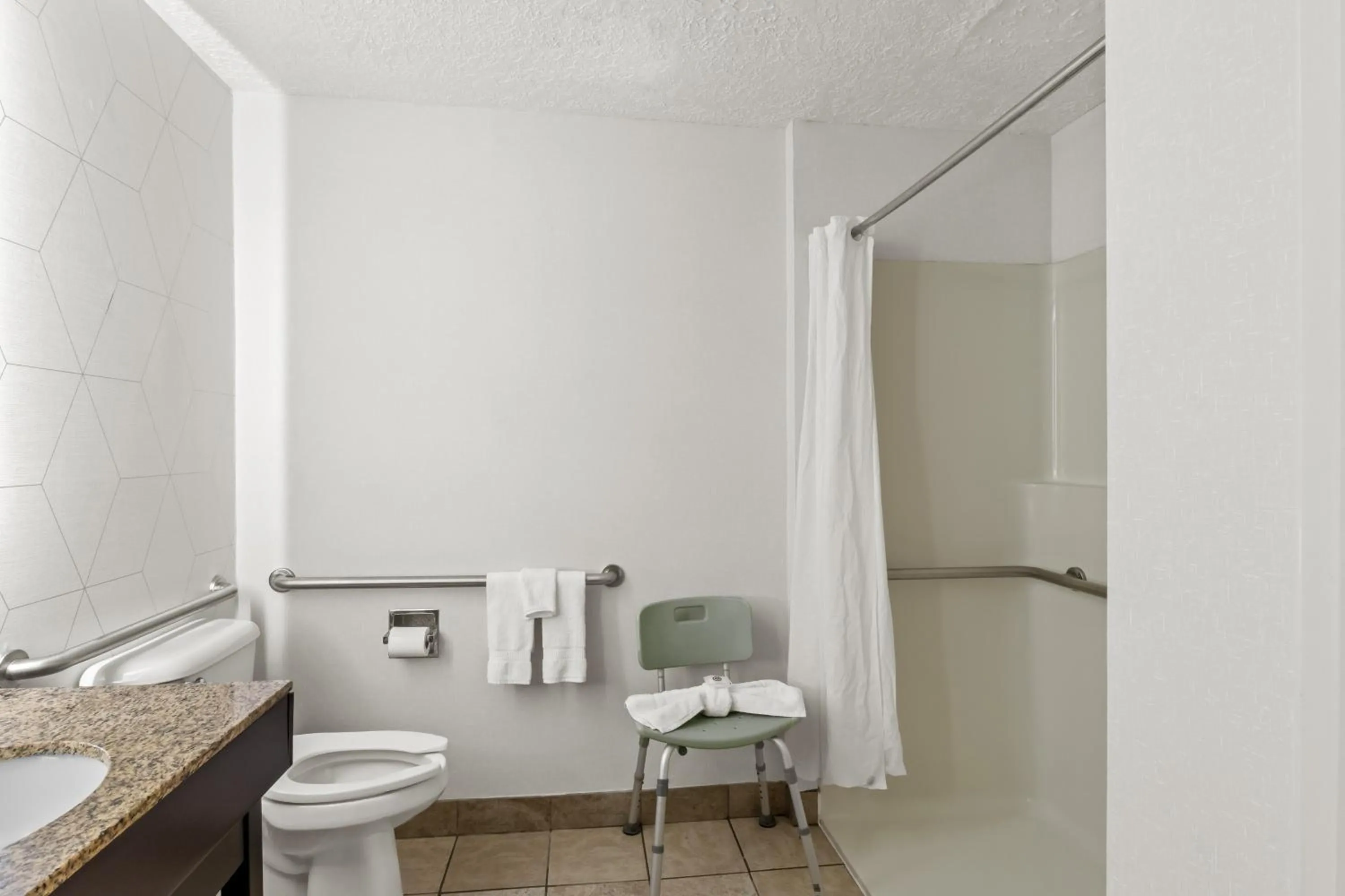 Bathroom in Comfort Suites Clackamas