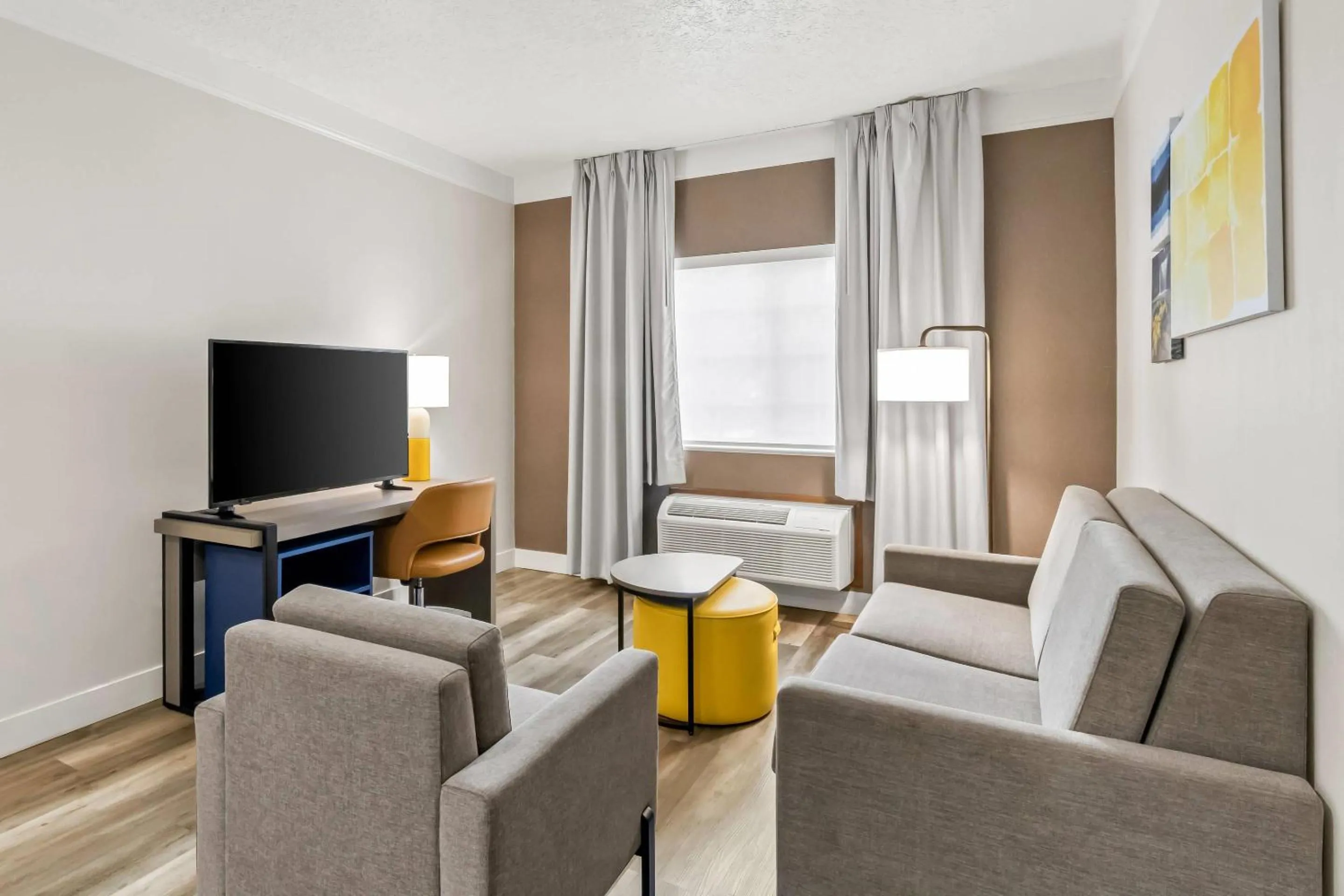 Bedroom in Comfort Suites Clackamas