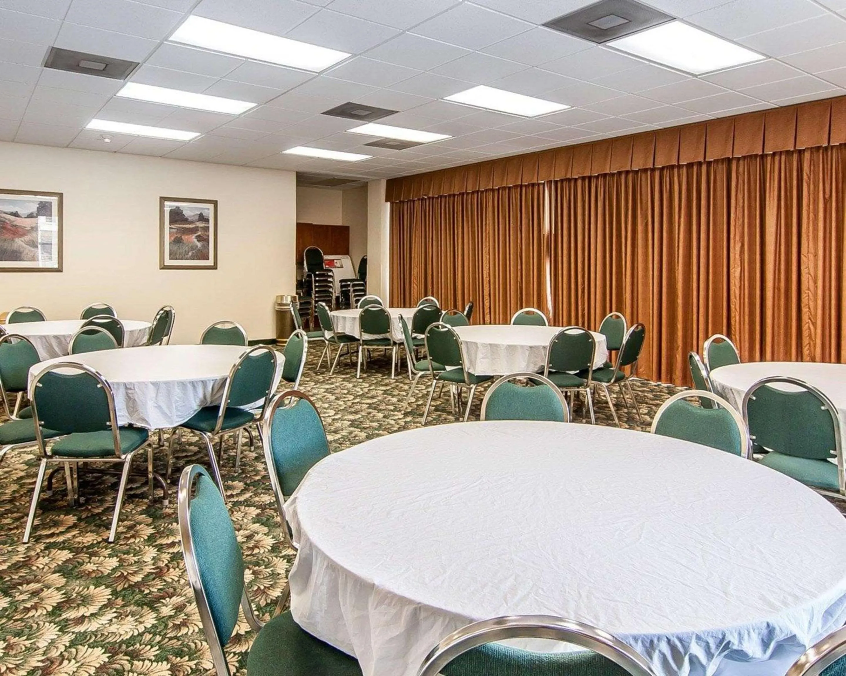 Meeting/conference room in Quality Inn Downtown Convention Center