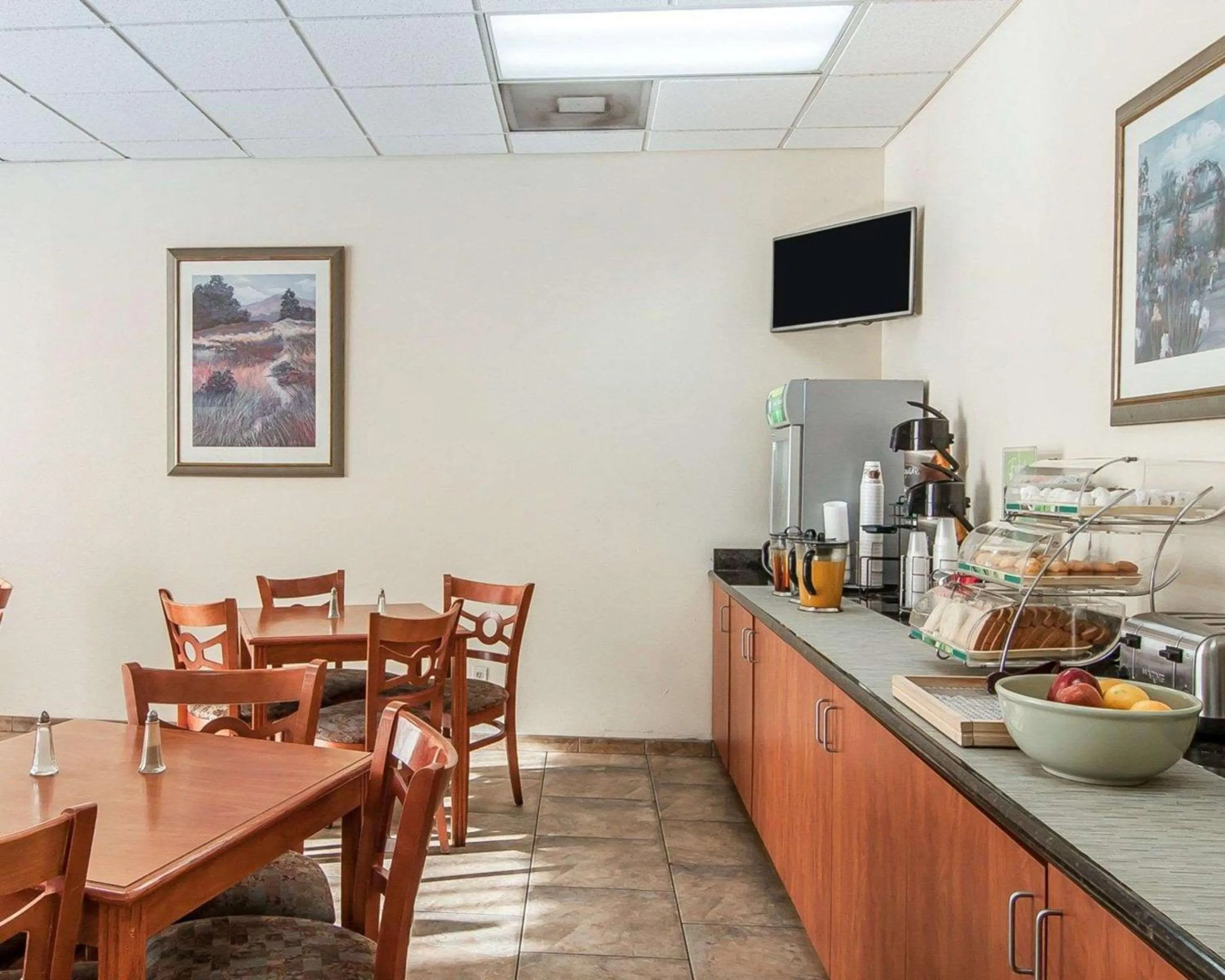 Breakfast in Quality Inn Downtown Convention Center