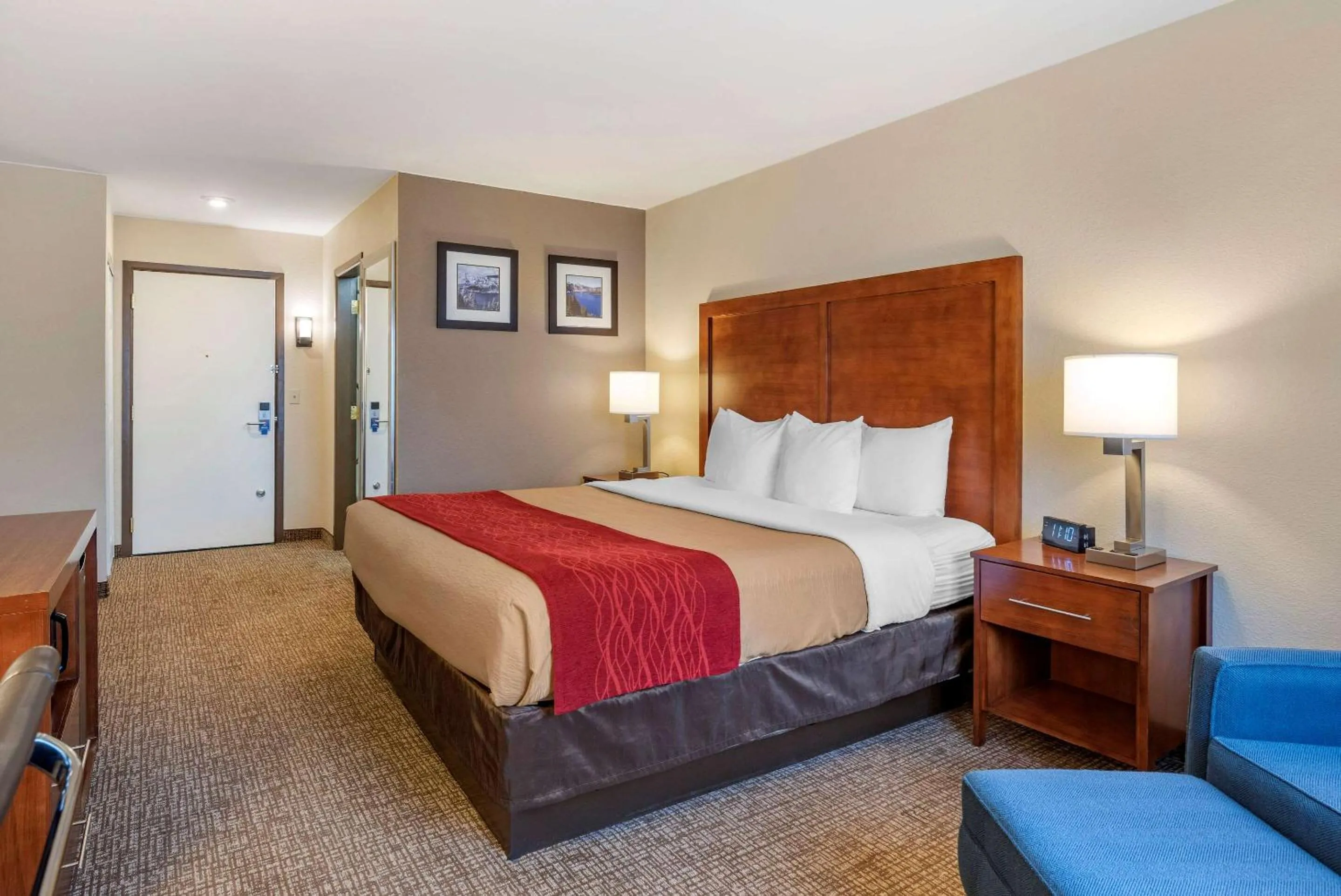 Photo of the whole room in Comfort Inn & Suites Klamath Falls