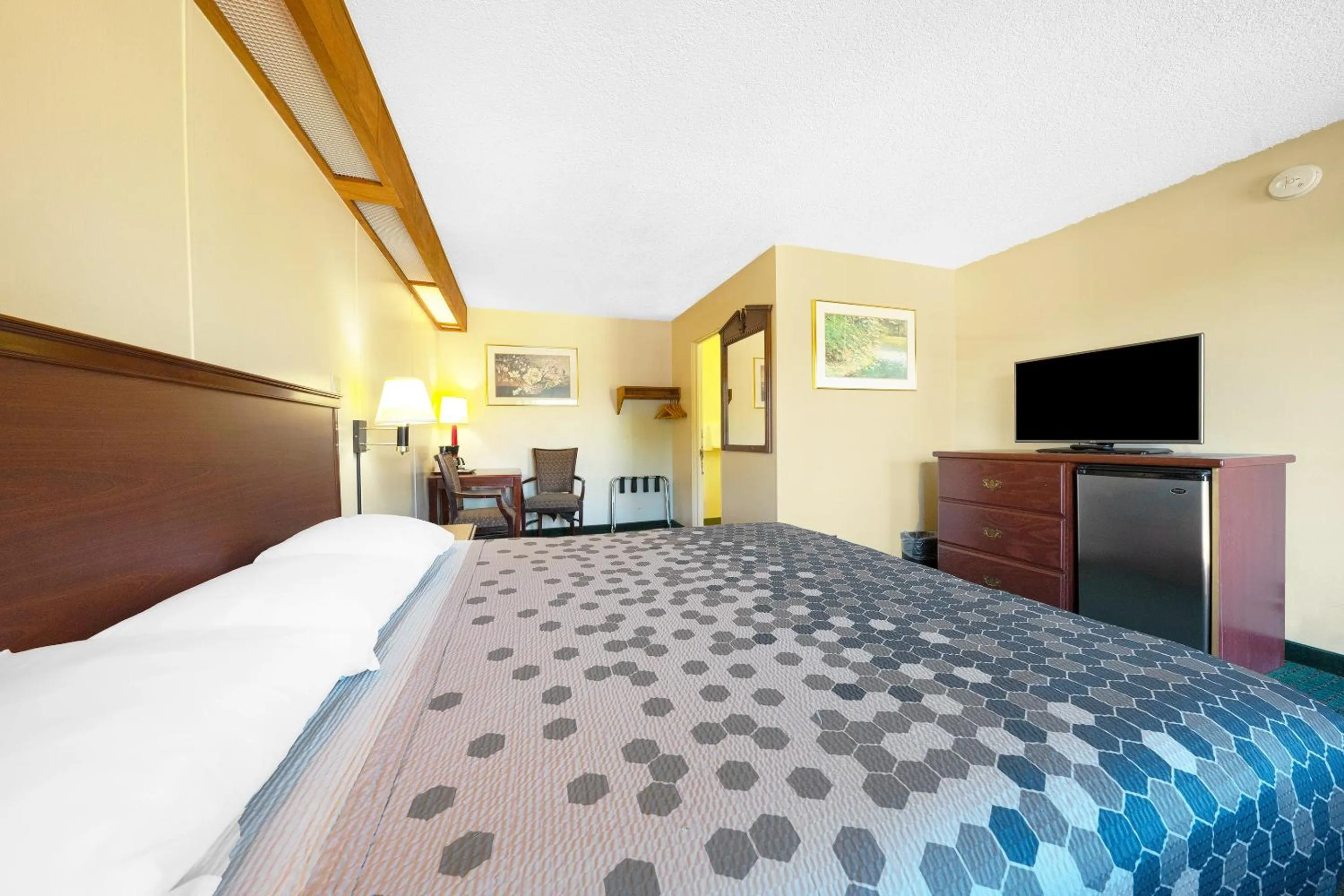 Bedroom, Bed in Broadway Inn Portland Downtown