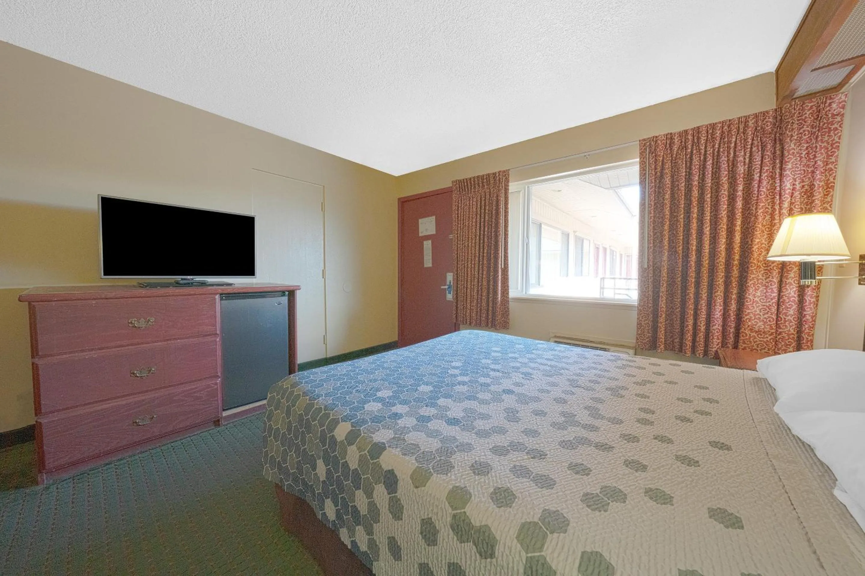 Bedroom, Bed in Broadway Inn Portland Downtown