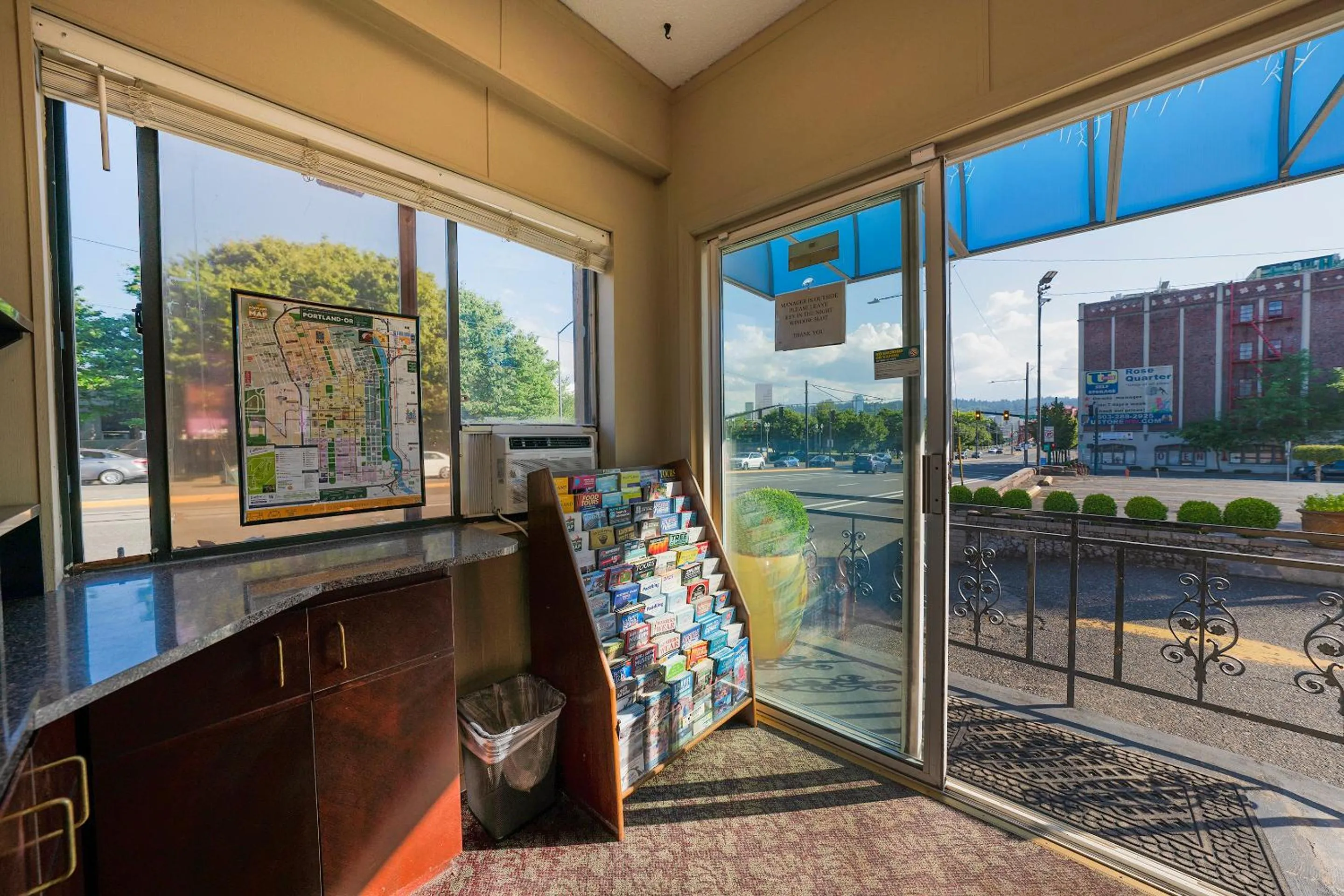 Lobby or reception in Broadway Inn Portland Downtown
