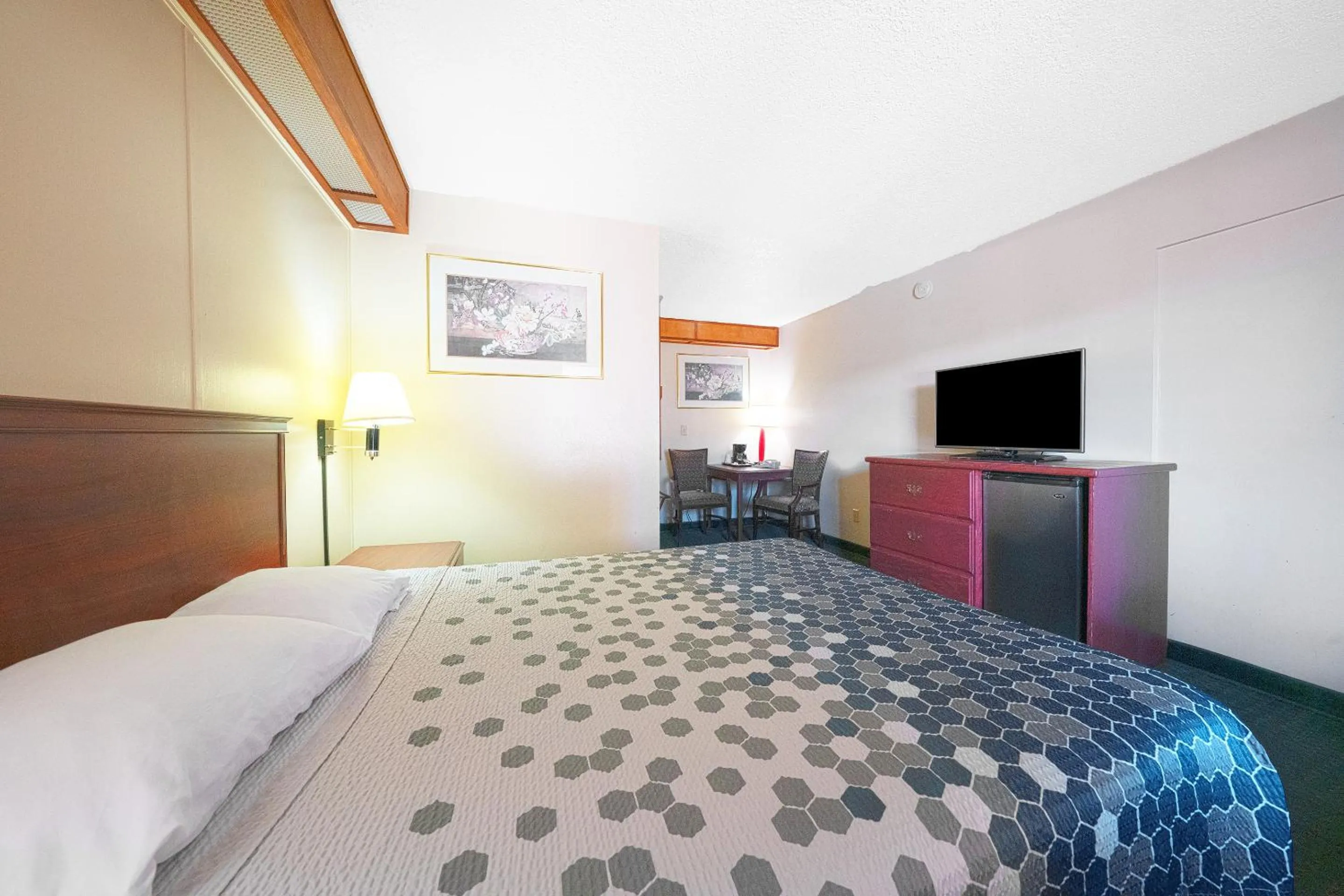 Bedroom, Bed in Broadway Inn Portland Downtown