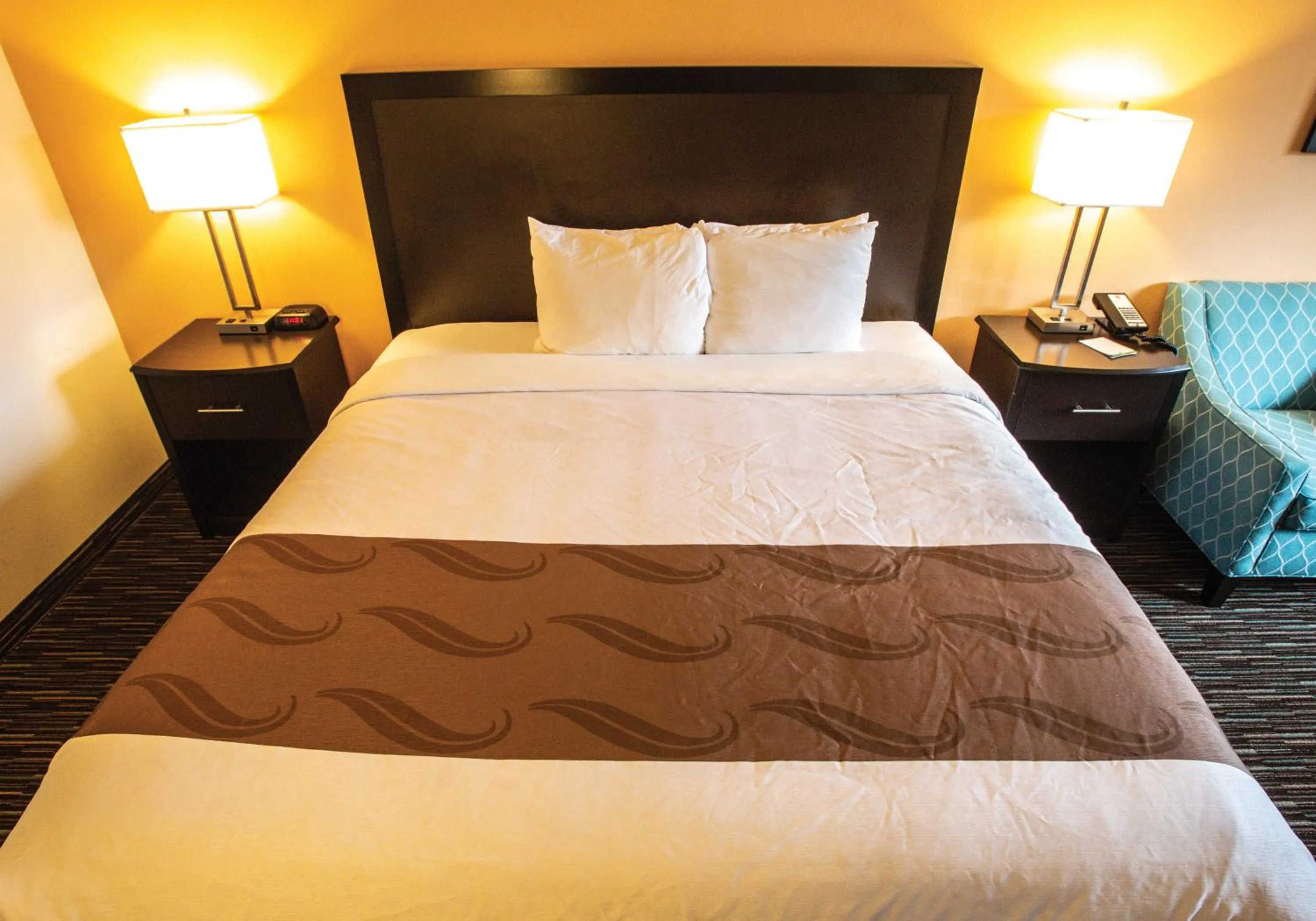 Bed in Cottage Grove Inn