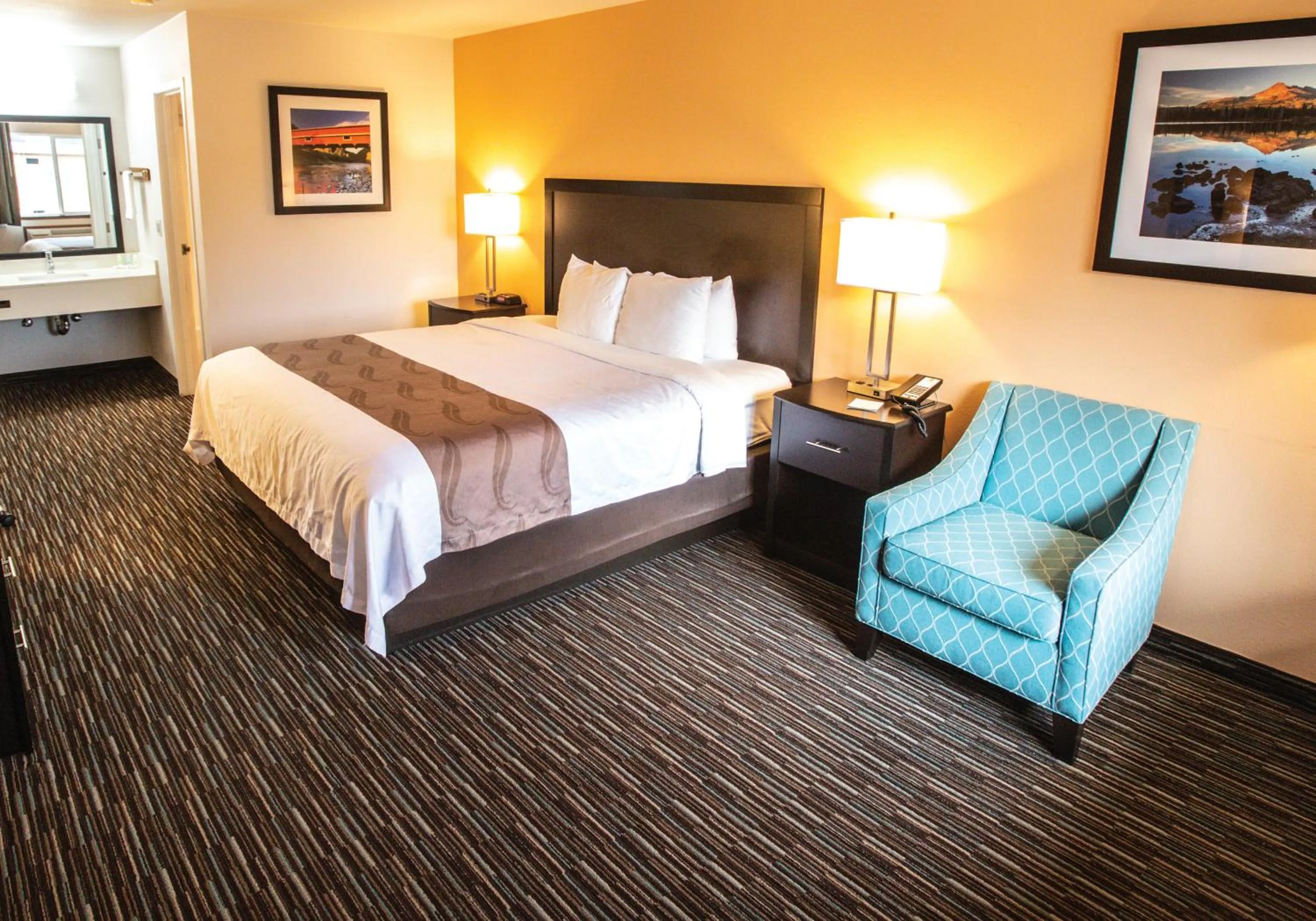 Bed in Cottage Grove Inn