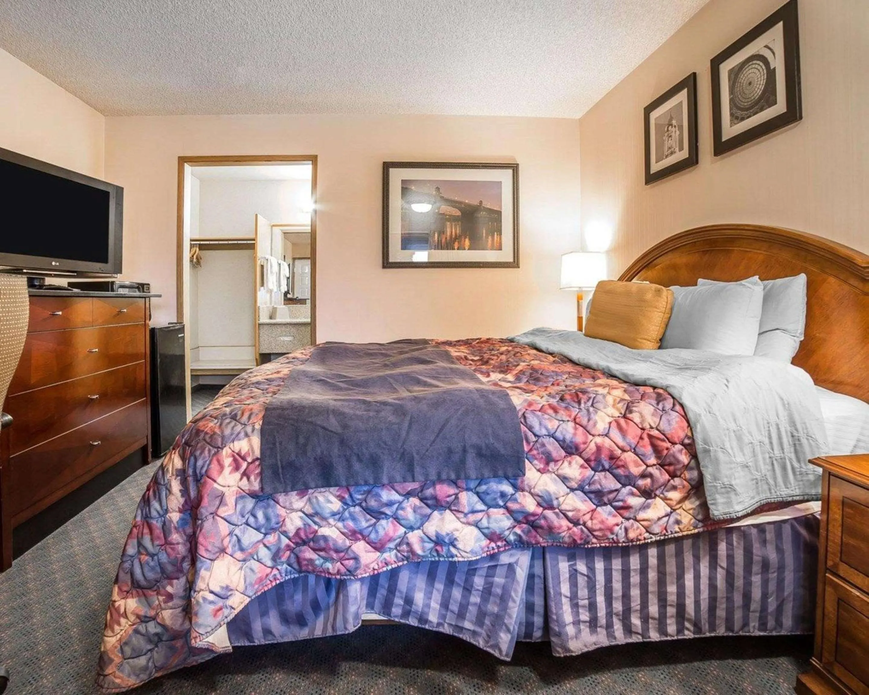 Photo of the whole room, Bed in Rodeway Inn Baker City