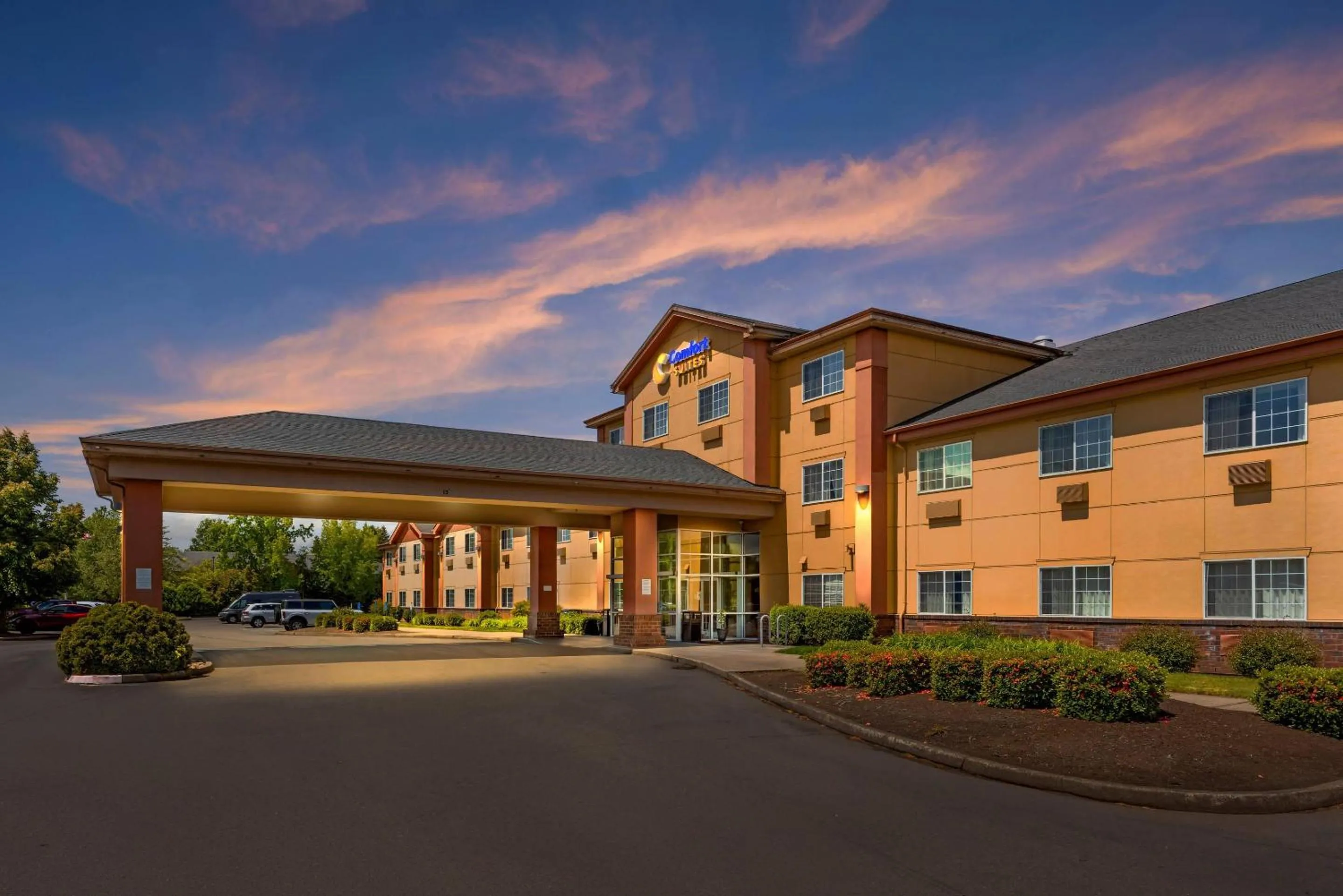 Property building in Comfort Suites Salem