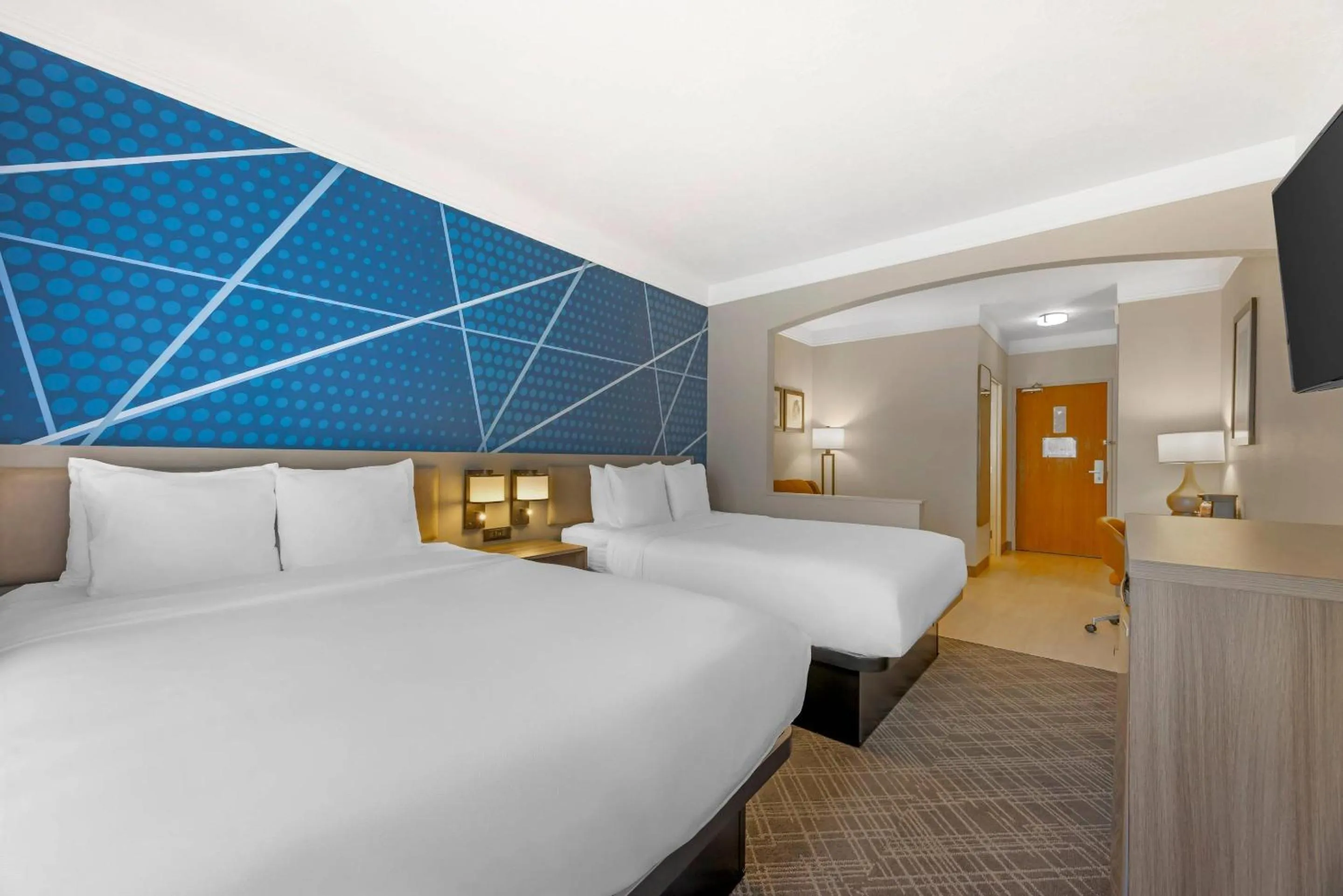 Bedroom, Bed in Comfort Suites Salem