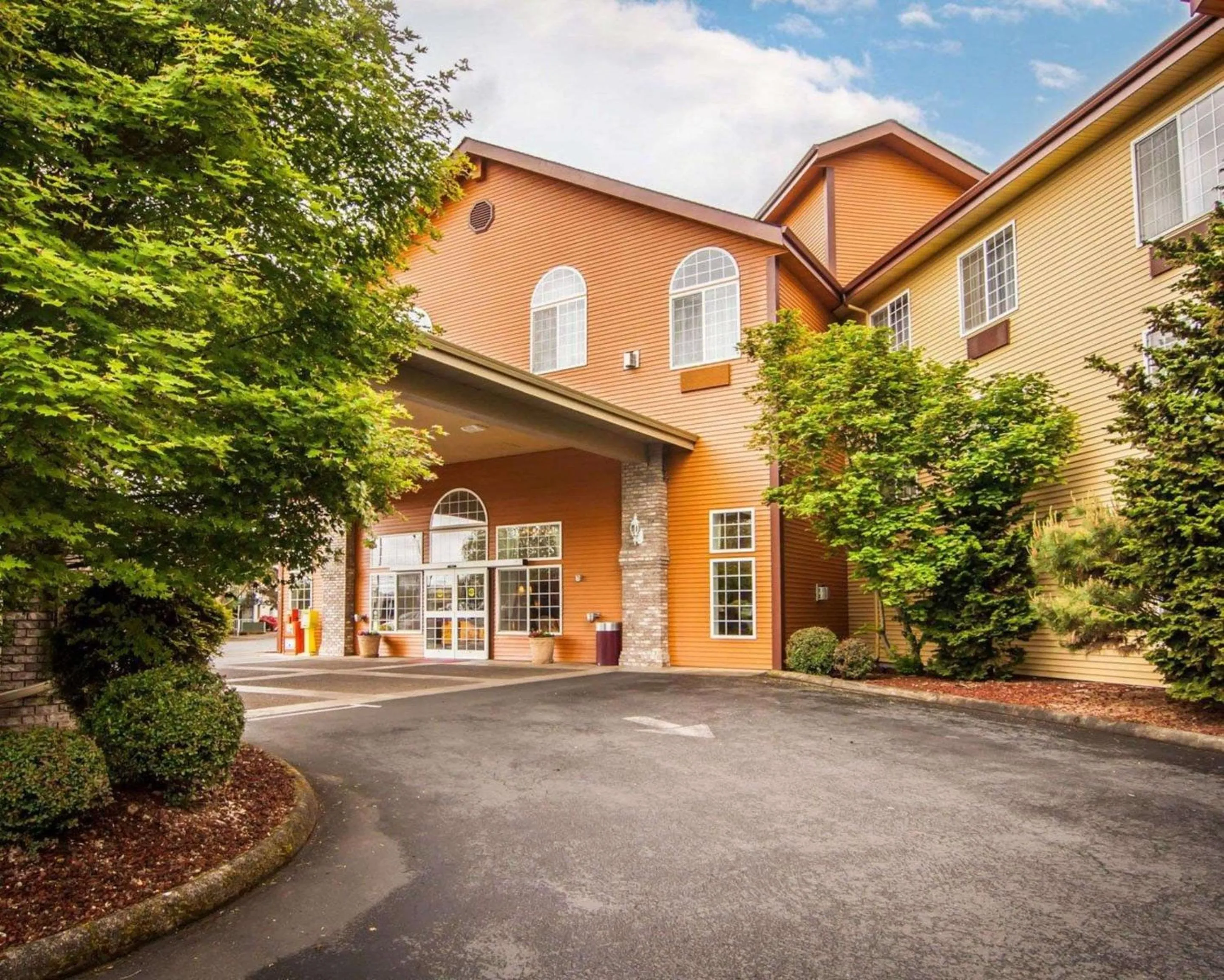 Property building in Comfort Suites Corvallis