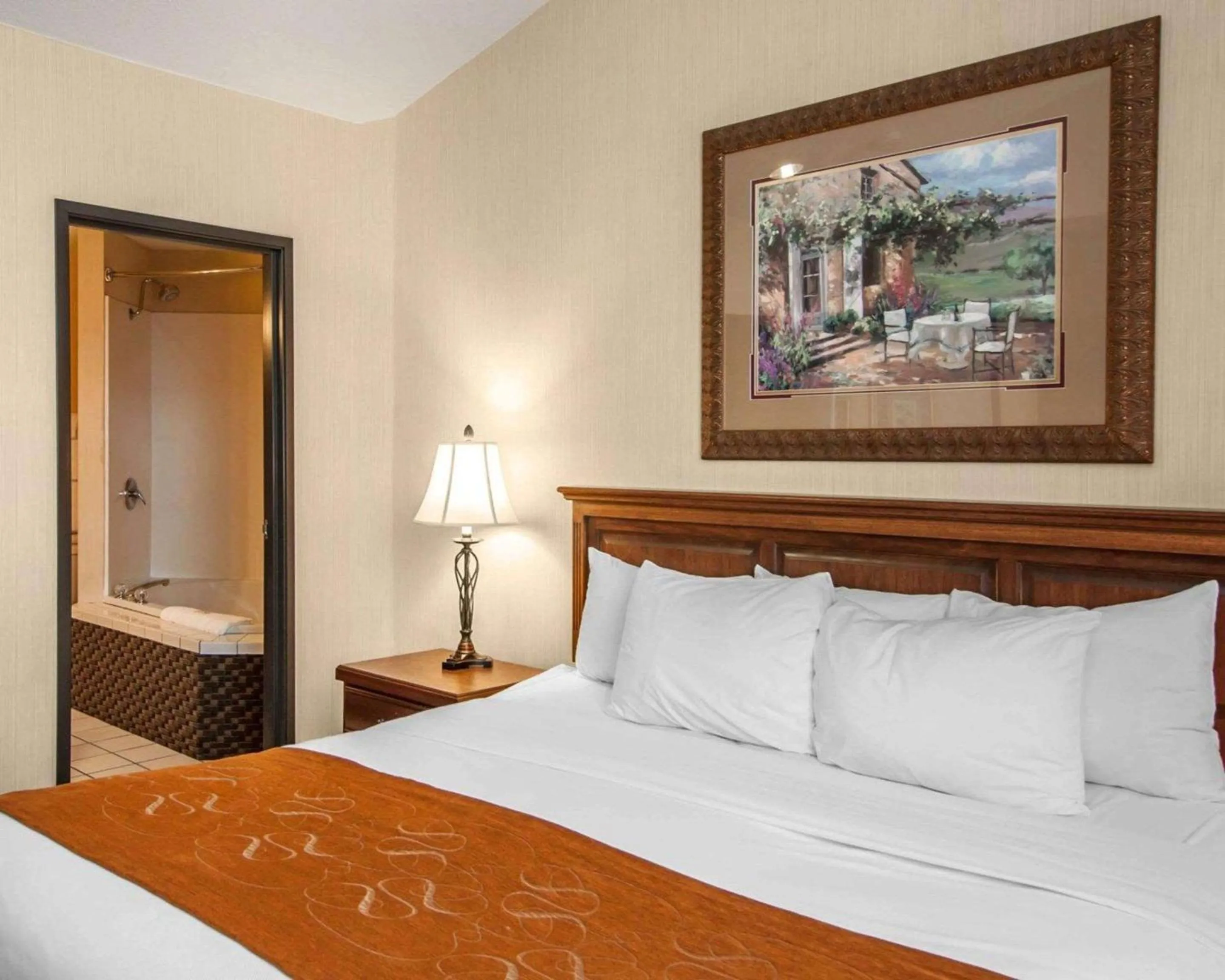 Bedroom, Bed in Comfort Suites Corvallis