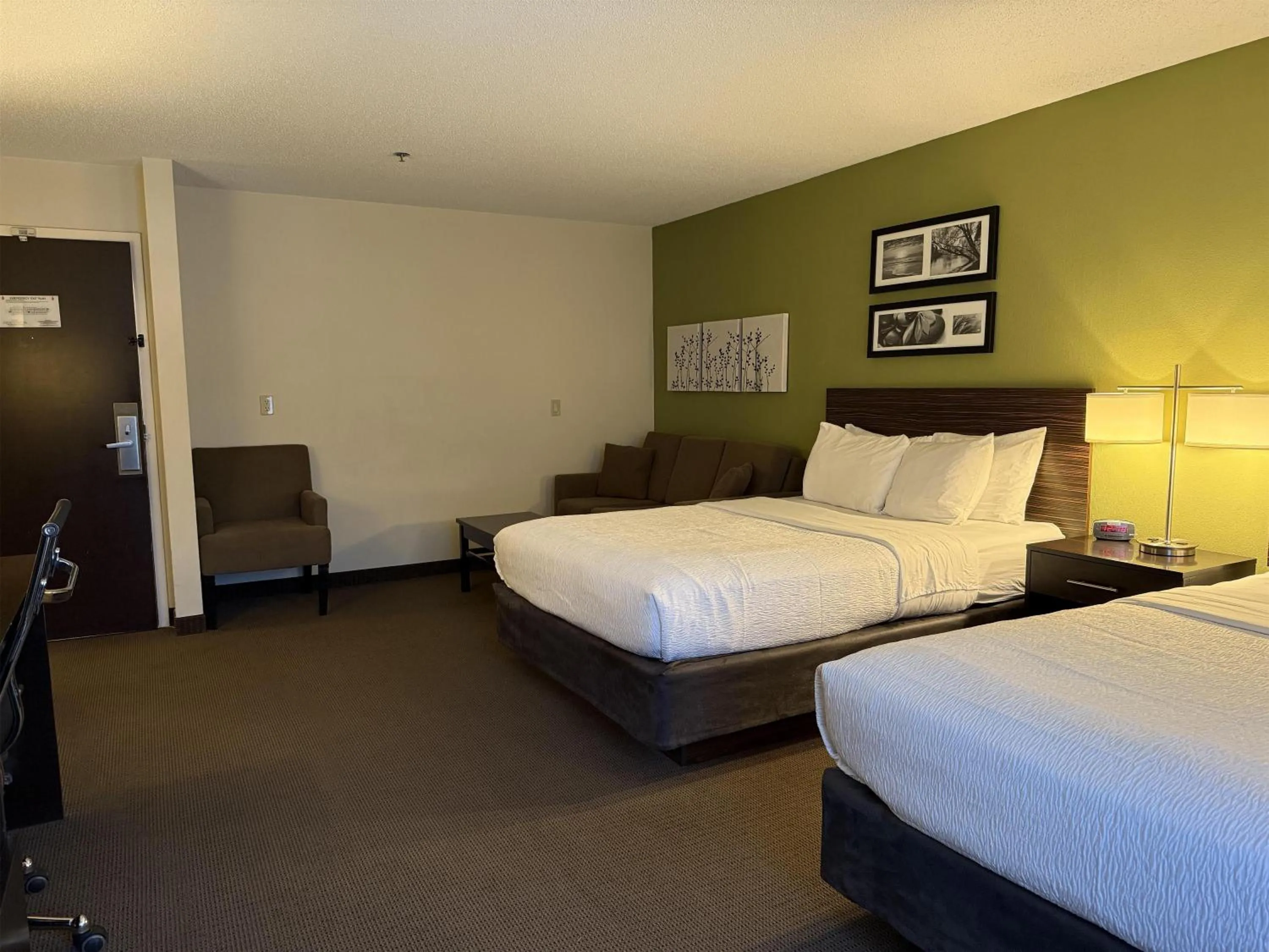 Bedroom, Bed in SureStay by Best Western Roseburg