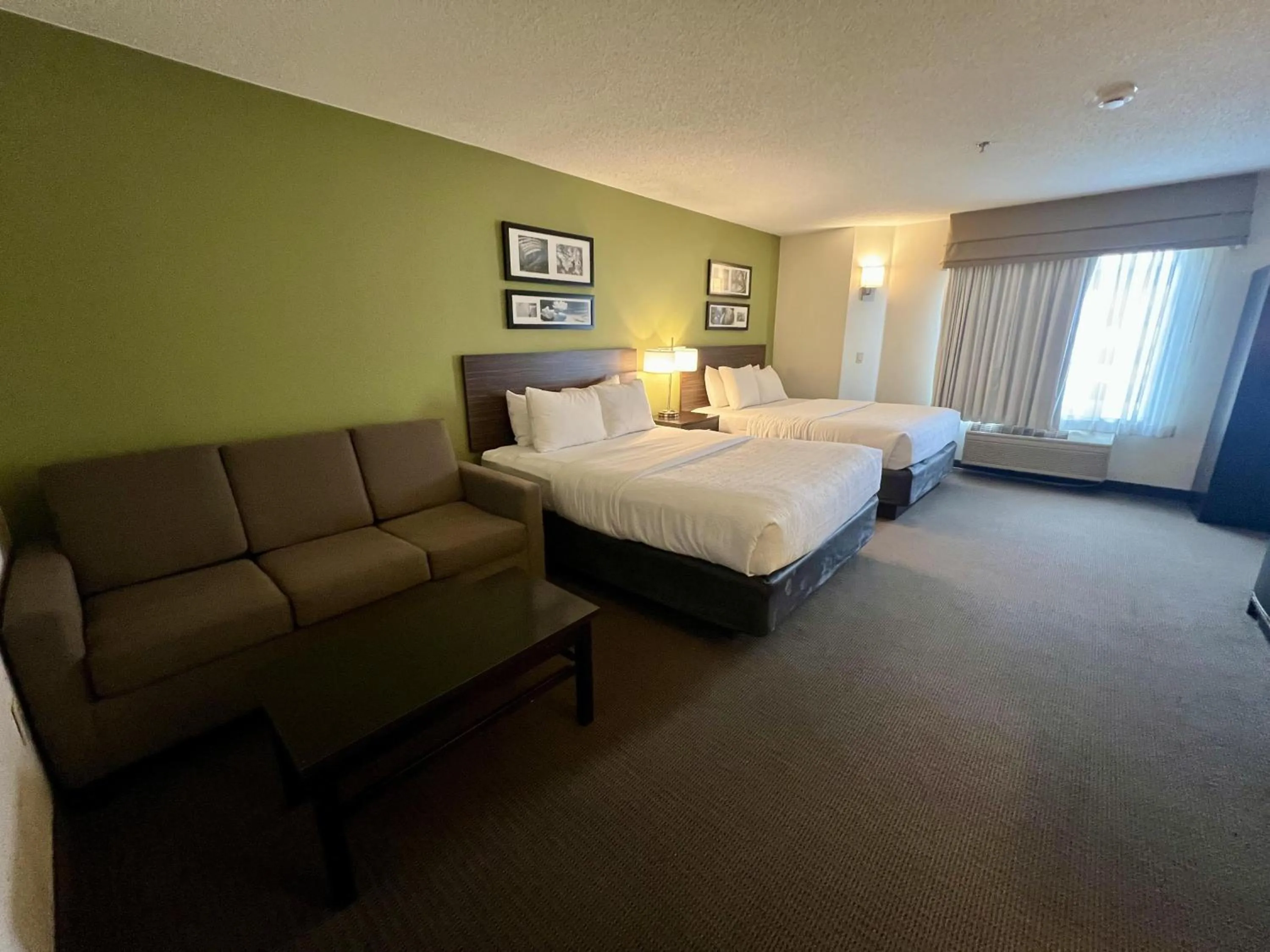 Bedroom, Bed in SureStay by Best Western Roseburg