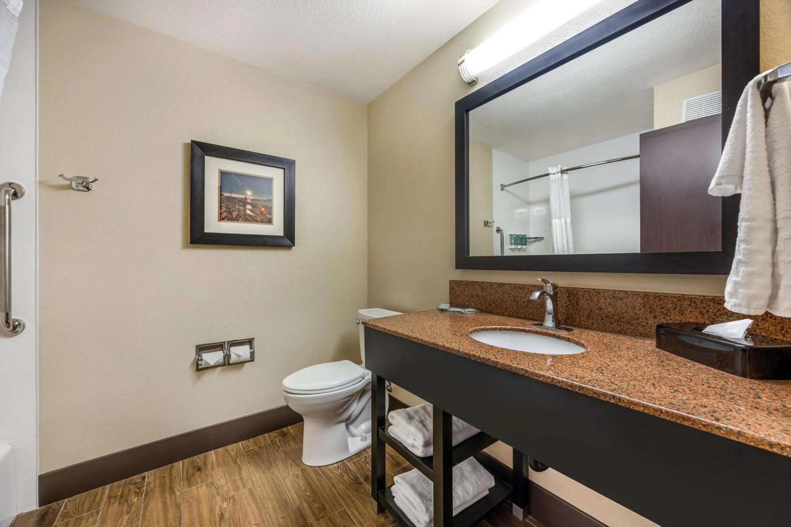 Bathroom in Best Western Columbia River Waterfront Hotel Astoria