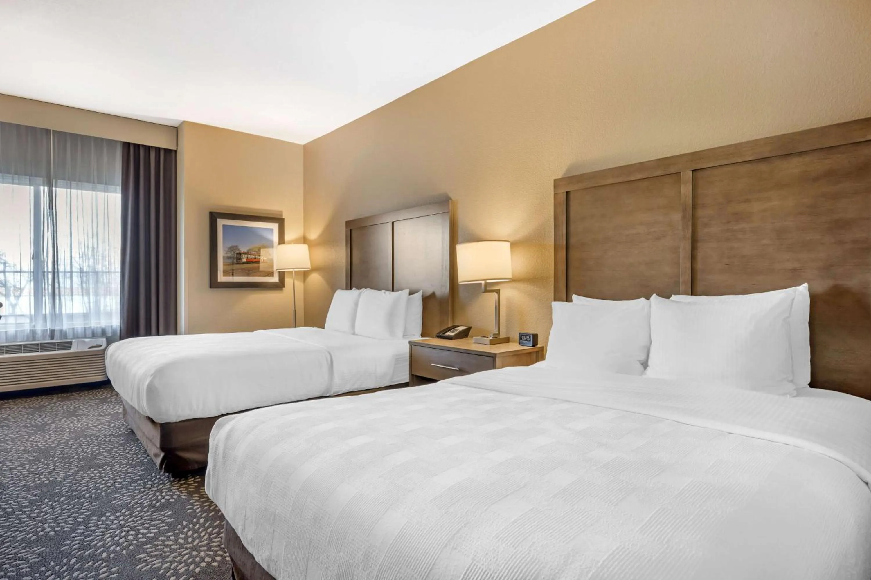 Bedroom, Bed in Best Western Columbia River Waterfront Hotel Astoria