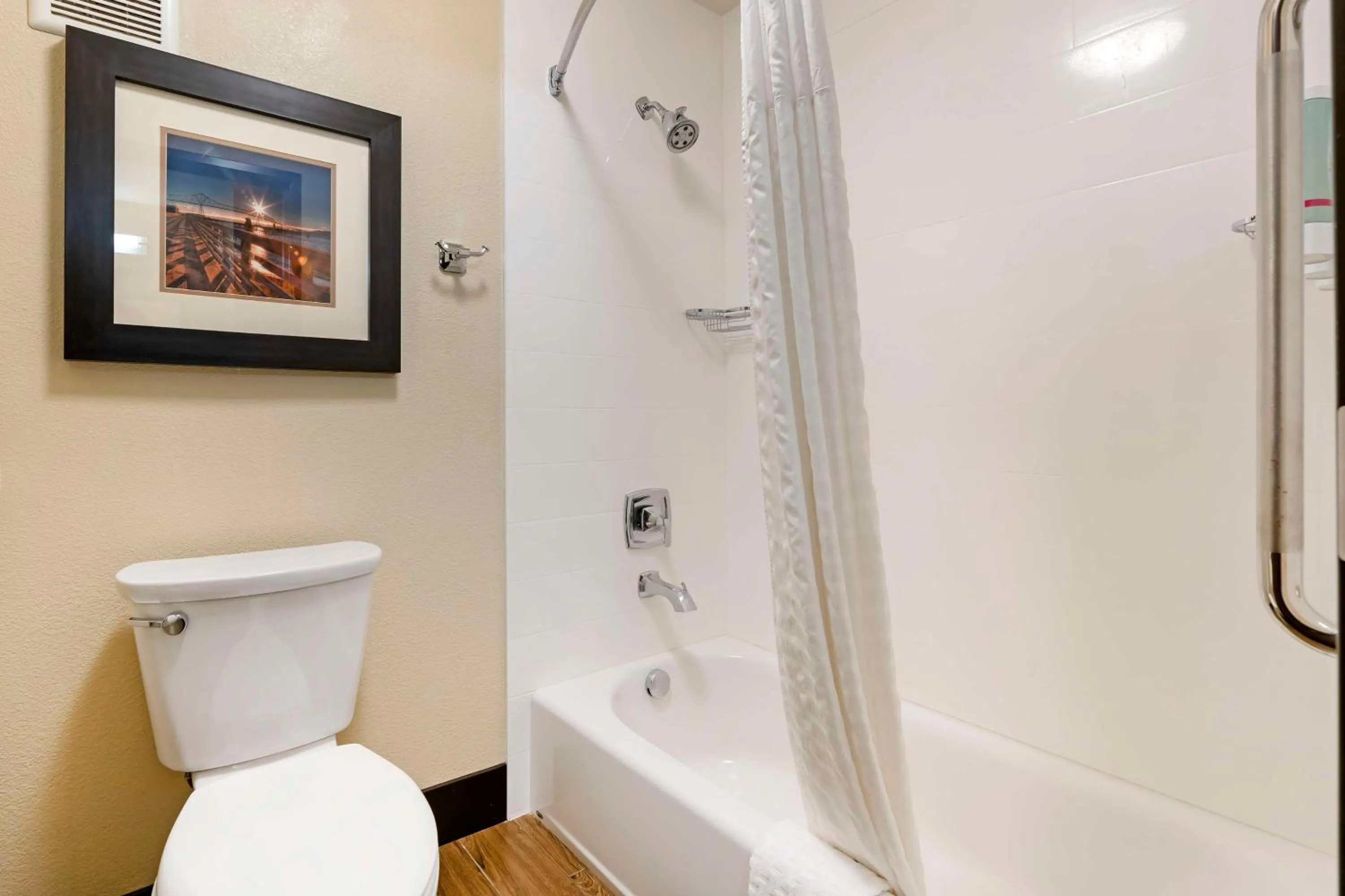 Bathroom in Best Western Columbia River Waterfront Hotel Astoria