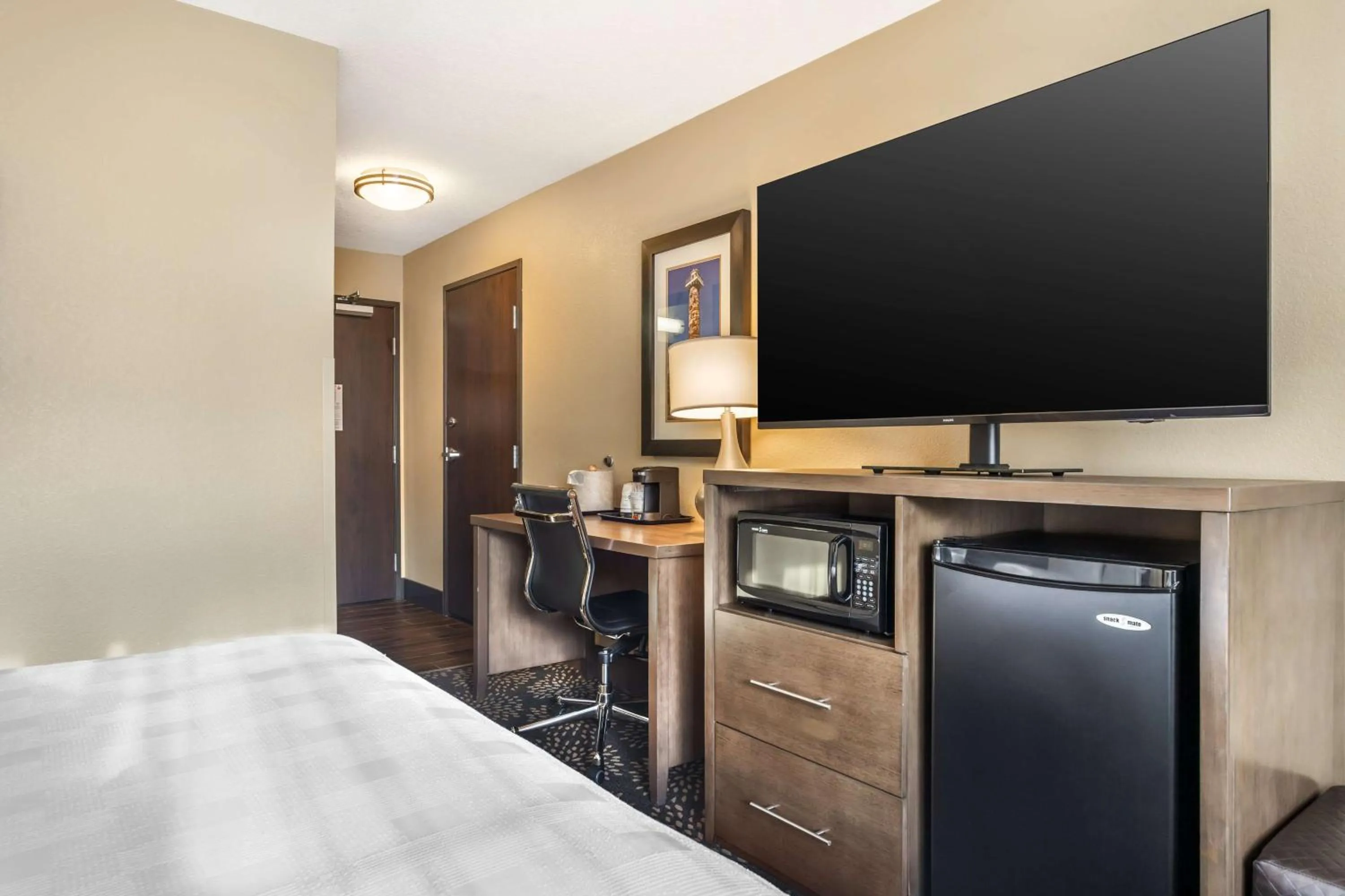 Bedroom, Bed in Best Western Columbia River Waterfront Hotel Astoria