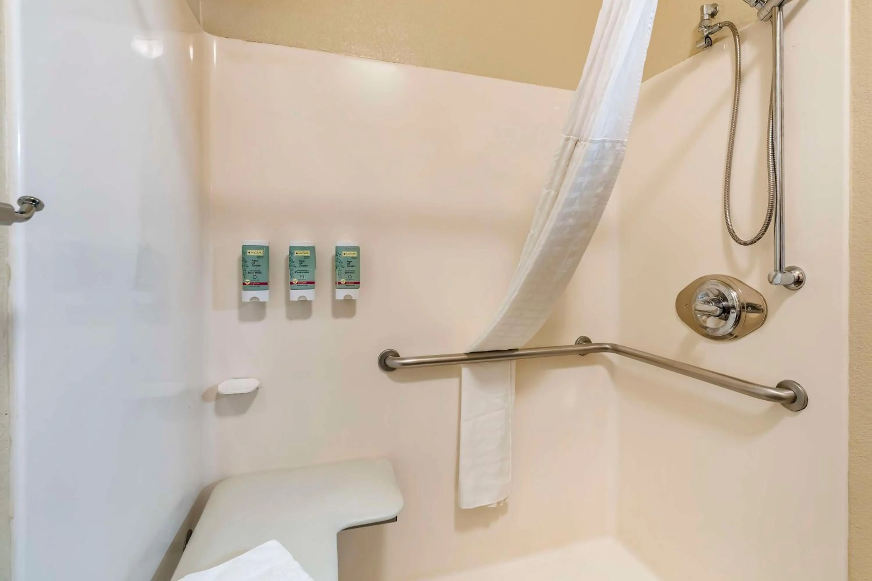 Bathroom in Best Western Columbia River Waterfront Hotel Astoria