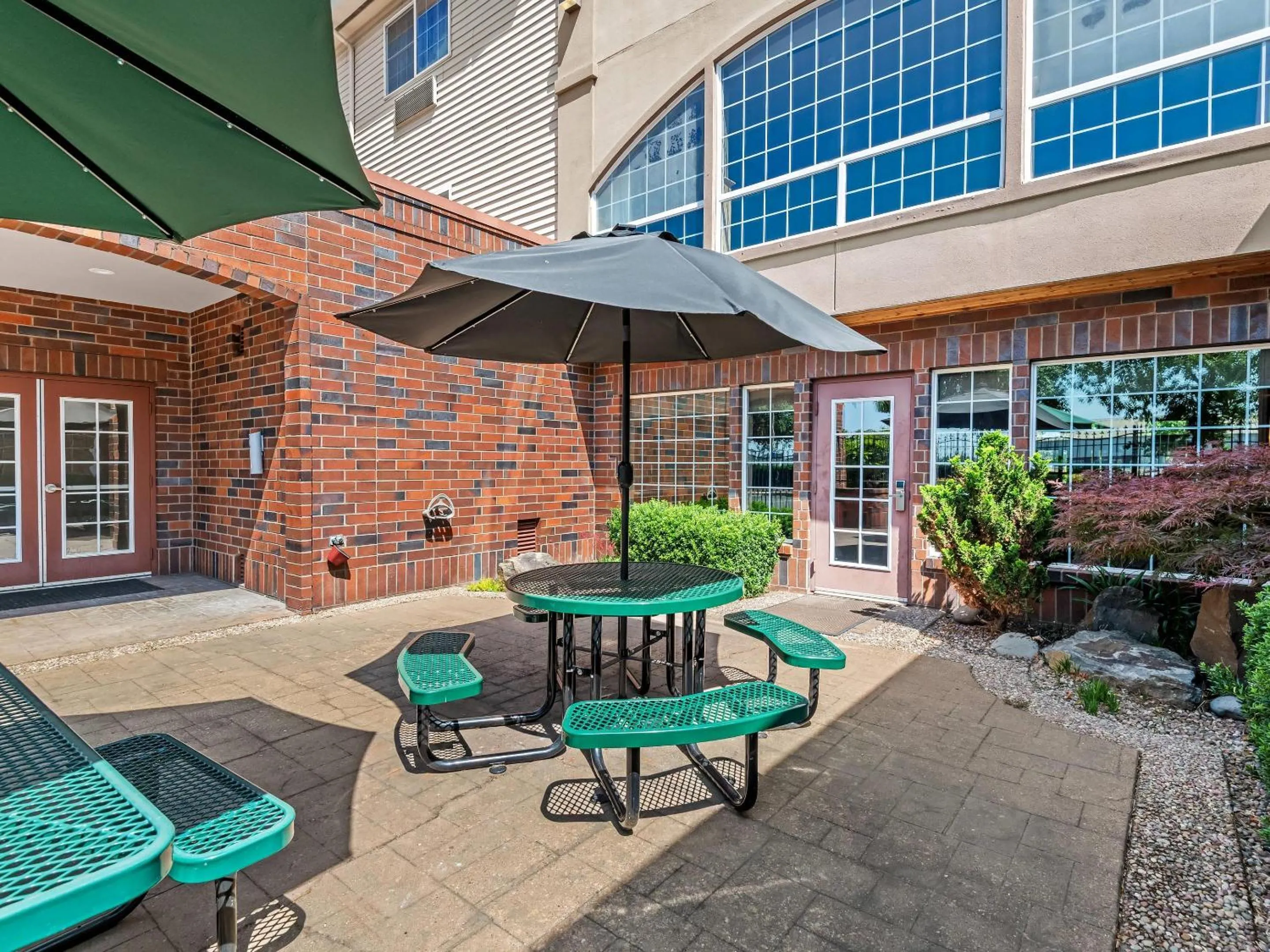Swimming pool in Comfort Suites Linn County Fairground and Expo