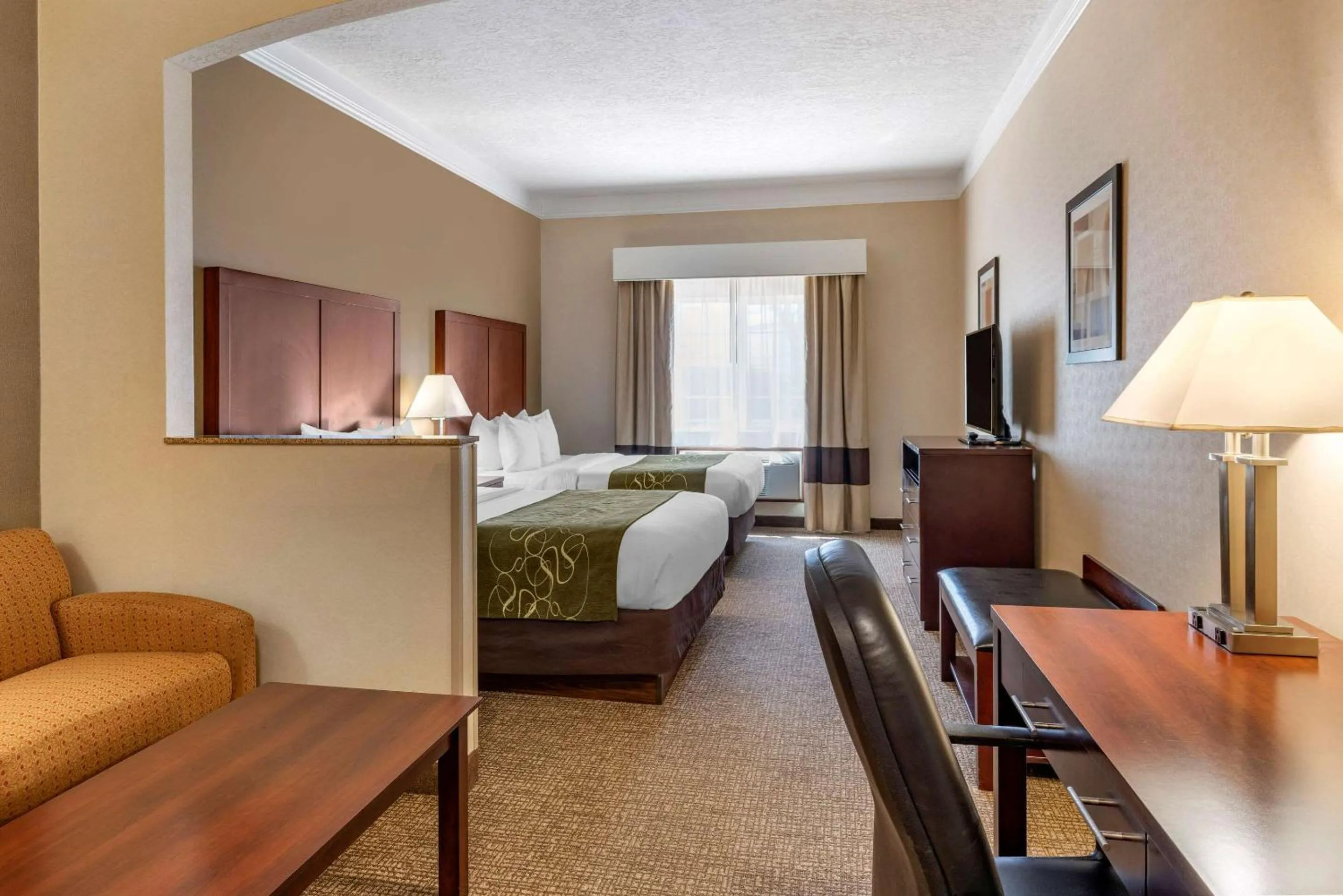 Photo of the whole room, Bed in Comfort Suites Linn County Fairground and Expo