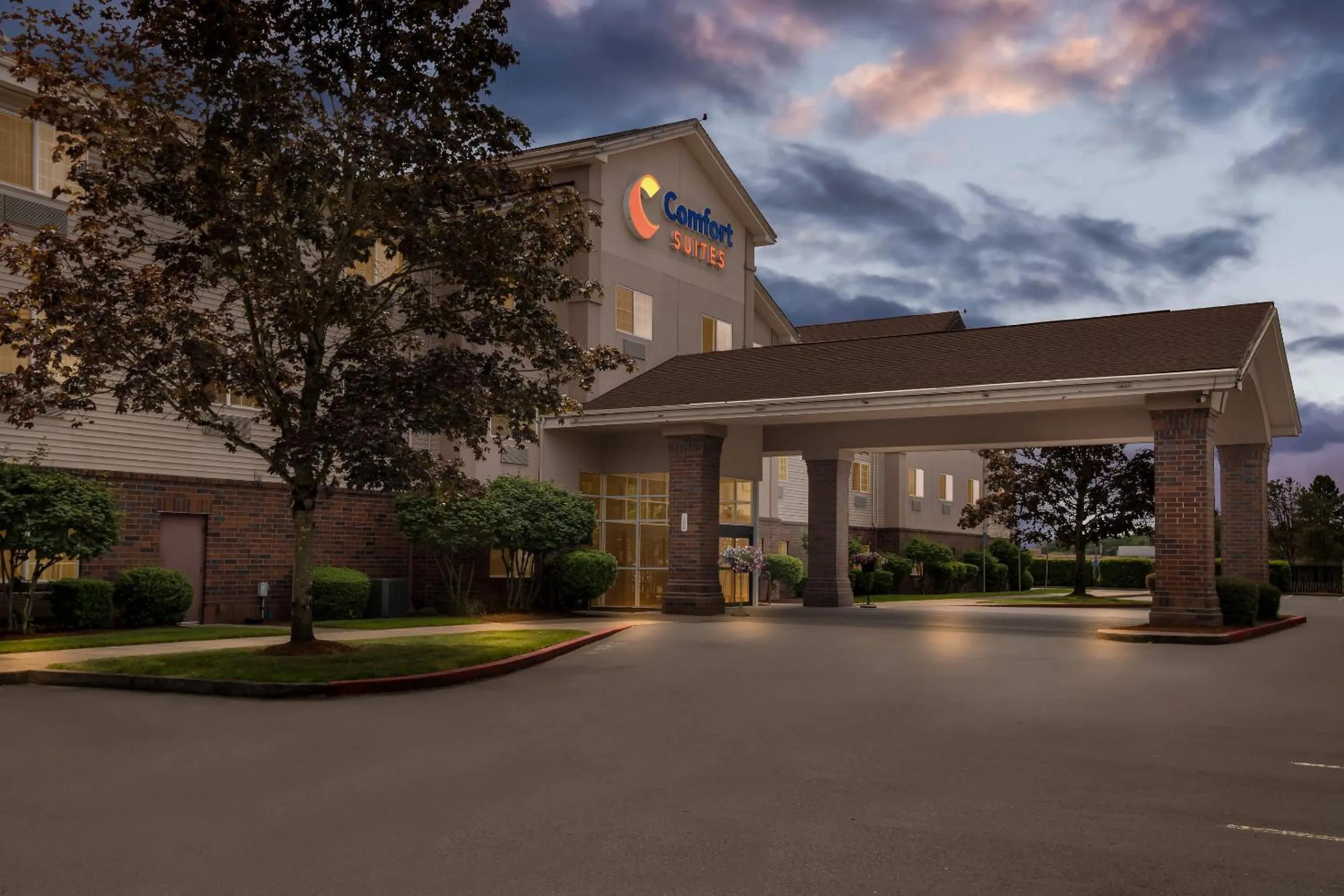 Property building in Comfort Suites Linn County Fairground and Expo