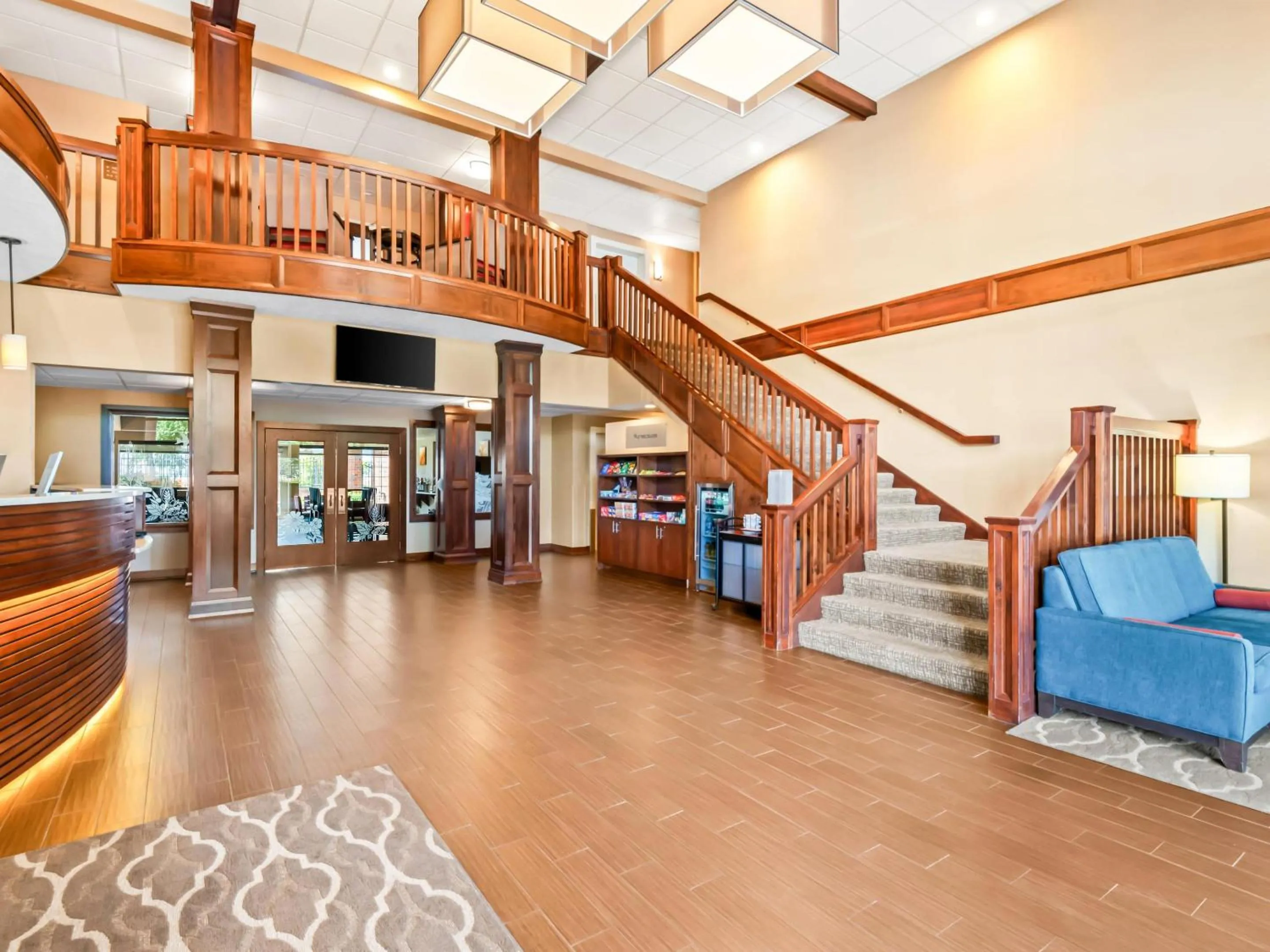 Lobby or reception in Comfort Suites Linn County Fairground and Expo