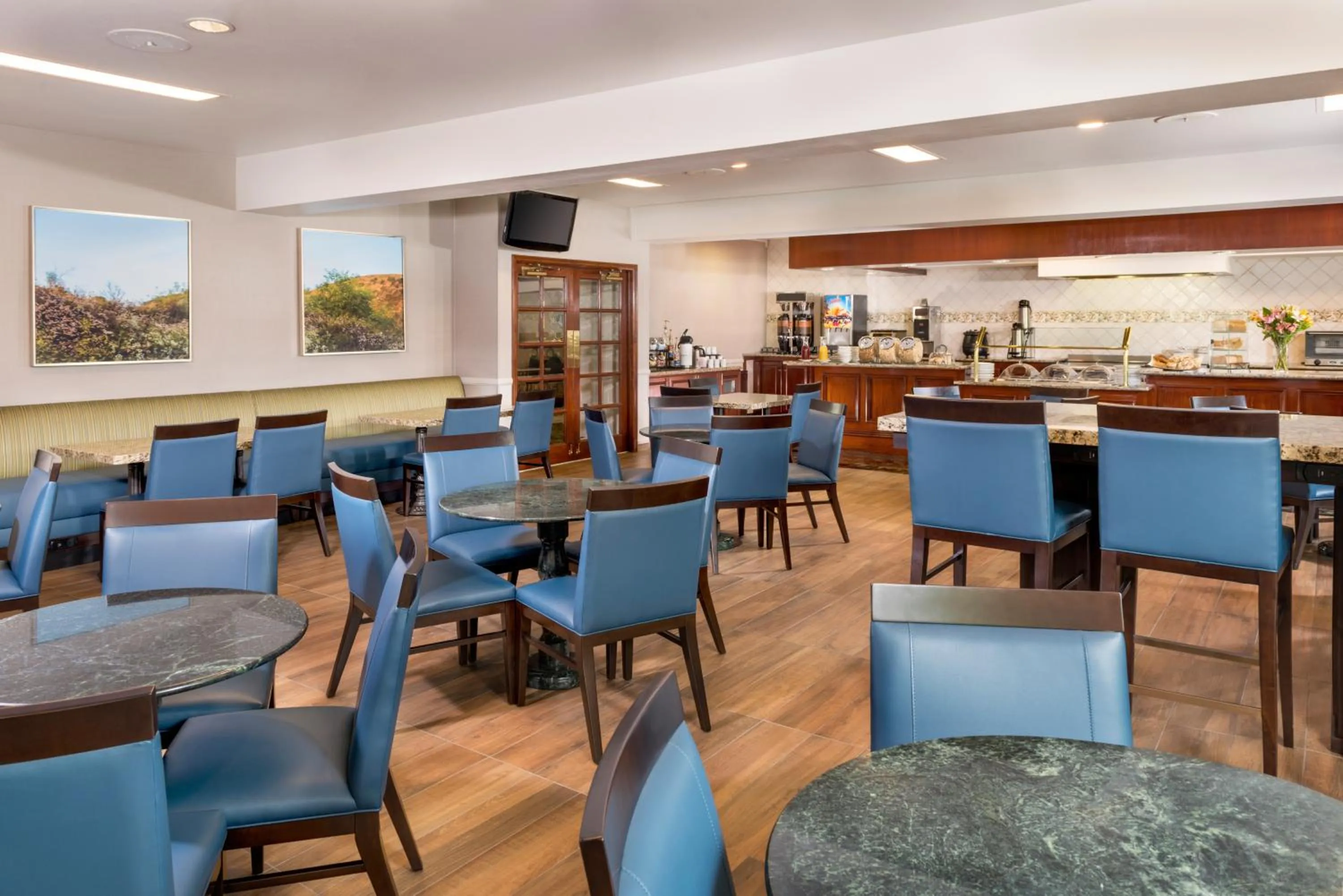 Restaurant/places to eat in Ayres Suites Diamond Bar