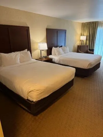 Bed in Comfort Inn & Suites Lincoln City