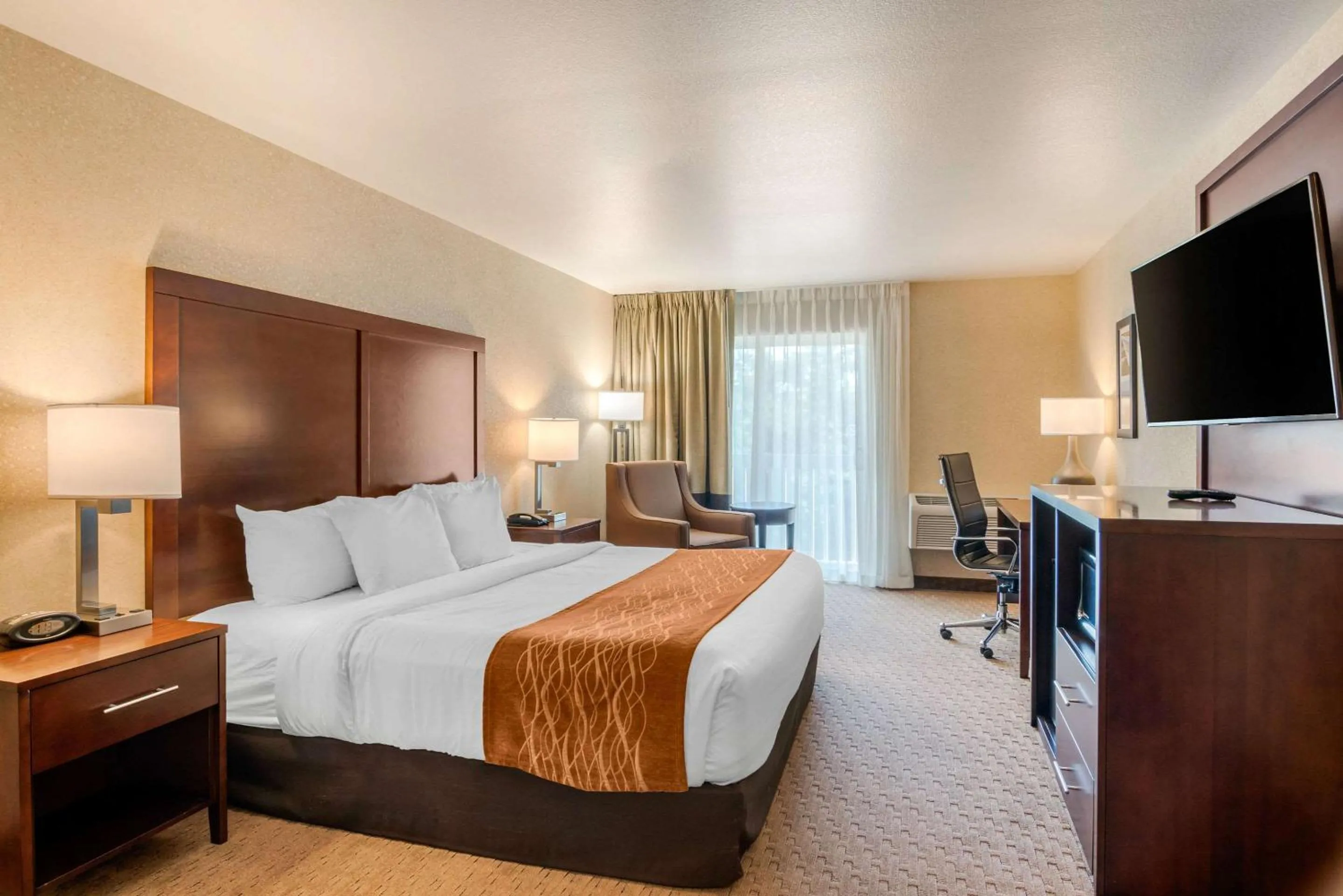 Photo of the whole room, Bed in Comfort Inn & Suites Lincoln City