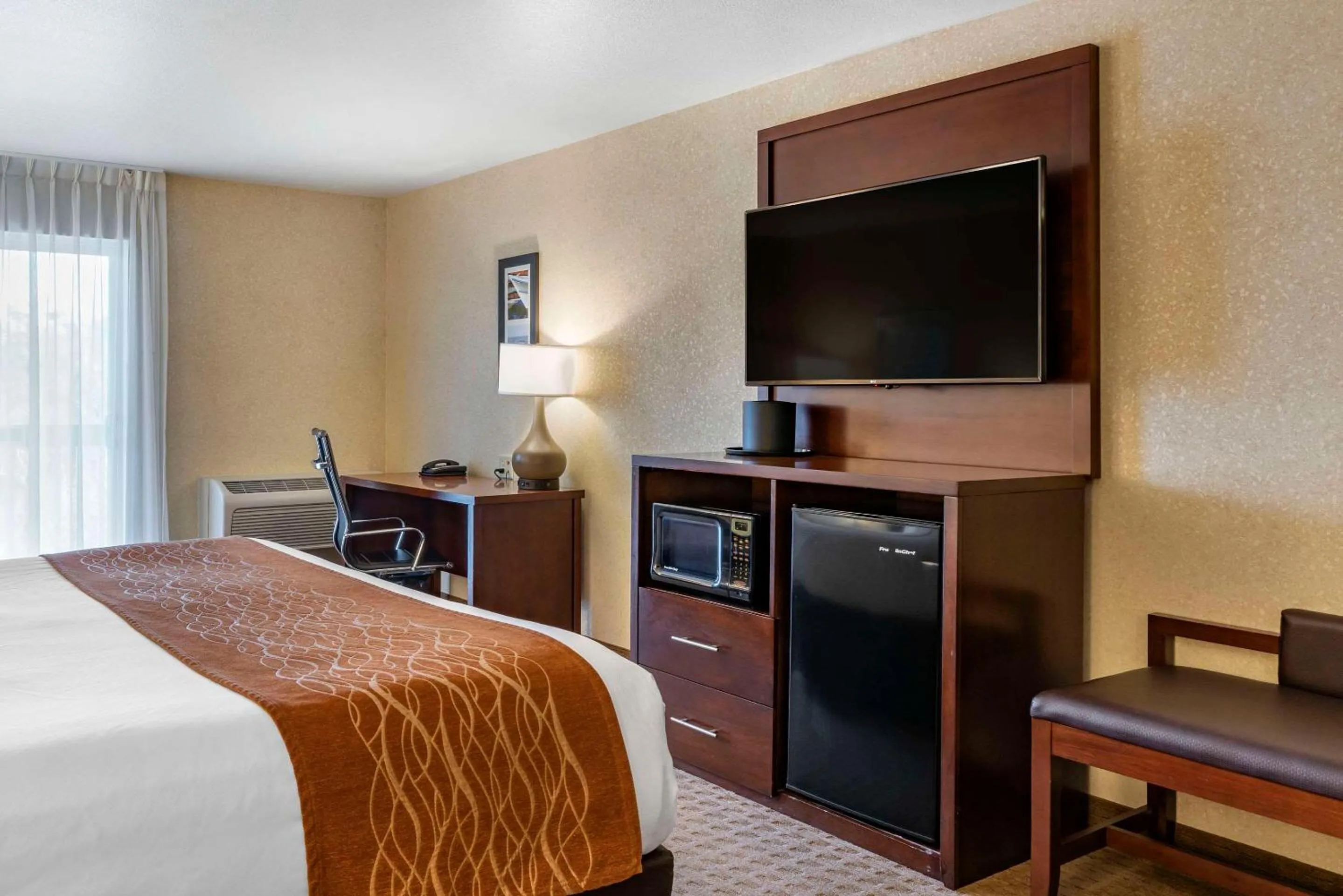 Bedroom, Bed in Comfort Inn & Suites Lincoln City